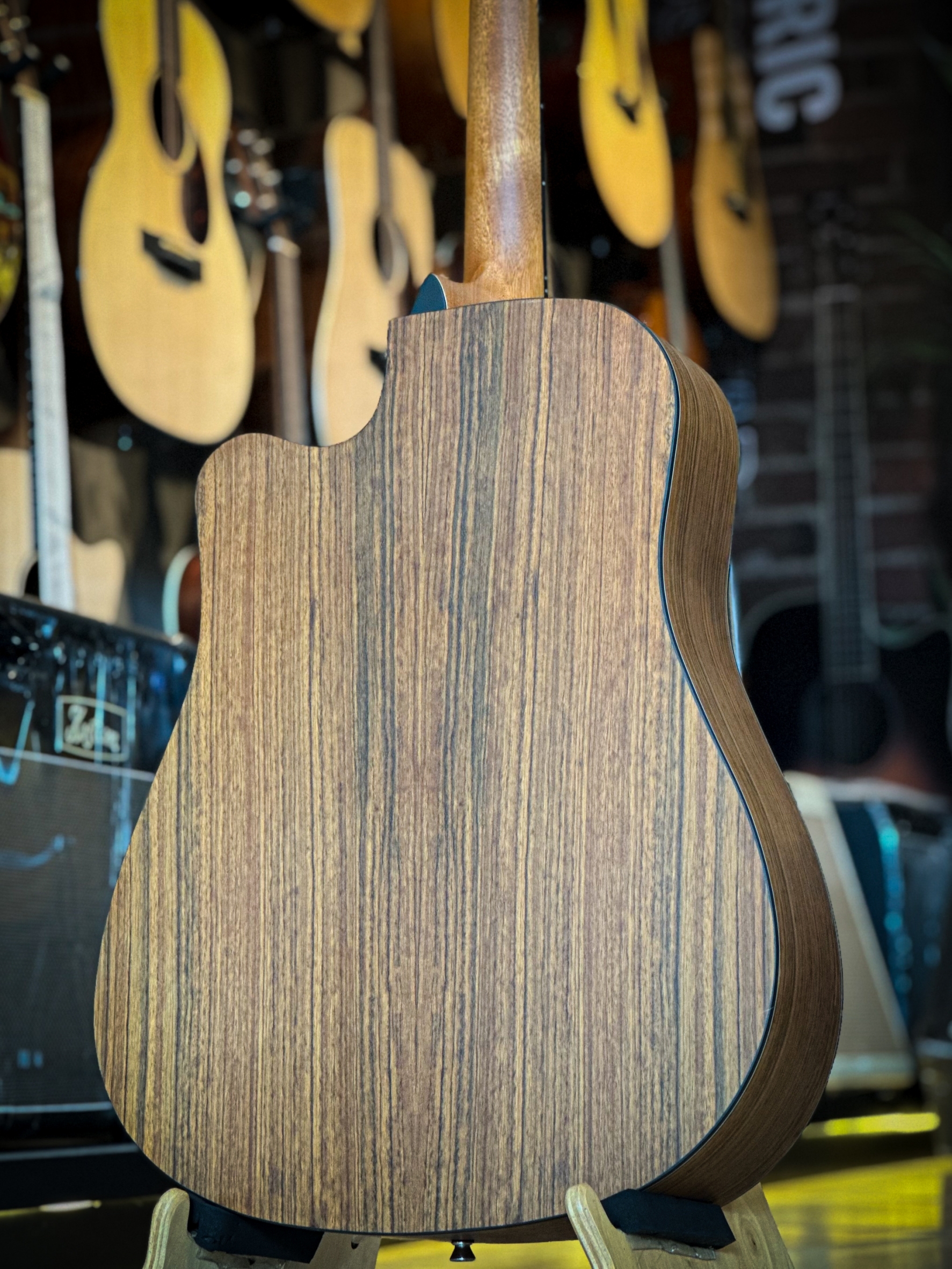 Mantic กีต้าร์โปร่ง รุ่น AG-370C ทัชชิ่งดี จับง่าย 41 นิ้ว กีตาร์โปร่ง พร้อมกระเป๋า ปิ๊ก4อัน ใบคอร์ด ประแจ คาโป้