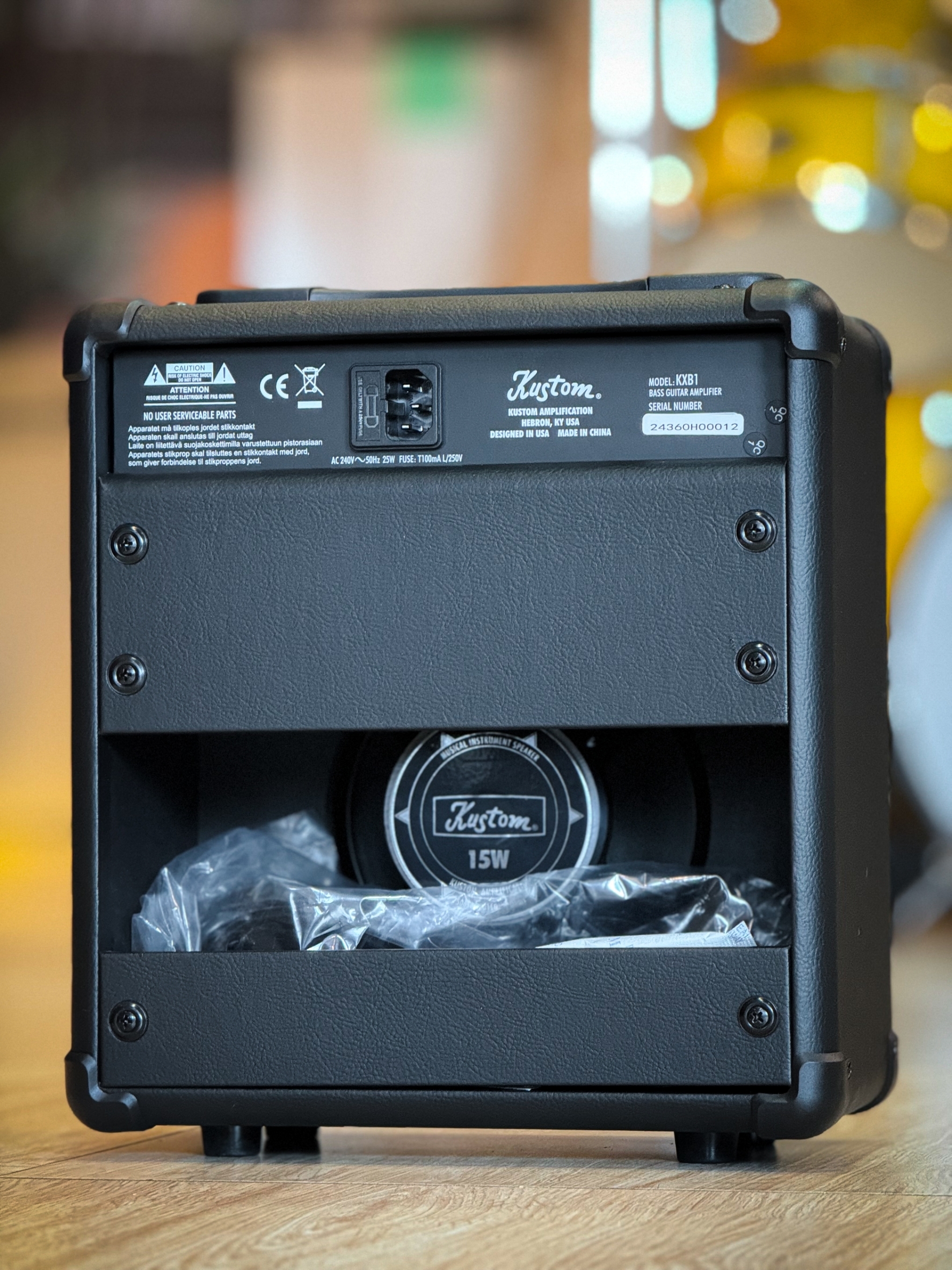 แอมป์เบส Kustom รุ่น KXB1 กำลังขับ 15 วัตต์ ดอกลำโพง 6 นิ้ว EQ Bass, Mid, Treble พกพาง่าย เสียงดังเกินตัว