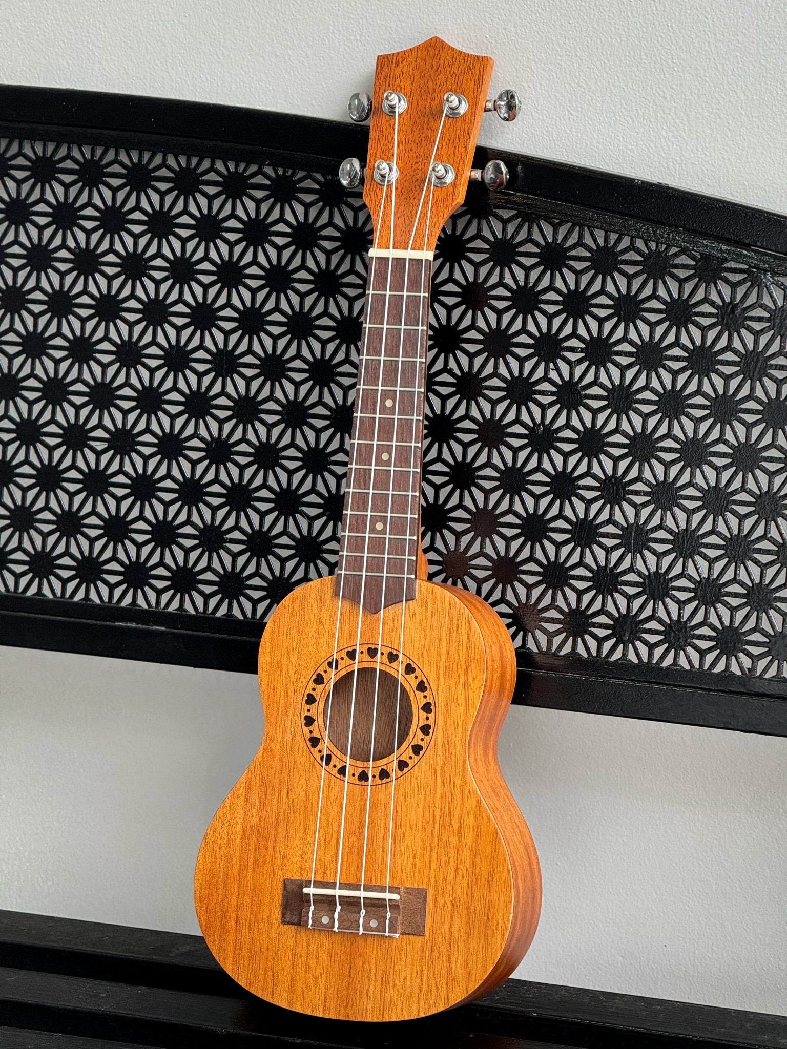 ฟรีกระเป๋า 💥Caesar อูคูเลเล่ JULIUS รุ่น U-21A ไซส์ Soprano มีลายหัวใจรอบซาวโฮ พร้อมของแถมสุดคุ้ม / มีเก็บปลายทาง