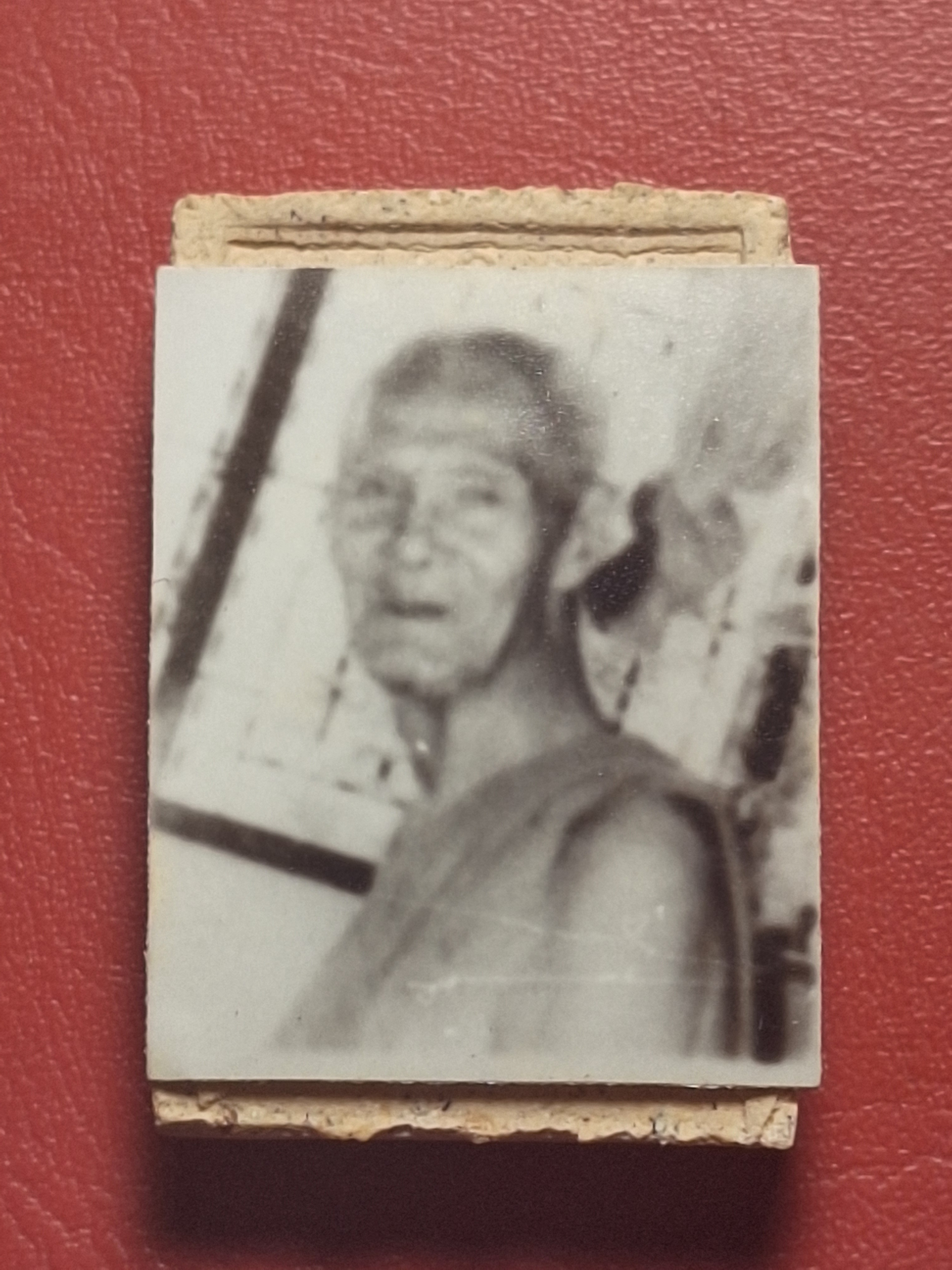 หลวงปู่ชอบ วัดเขารังเสือ สมเด็จ พร้อมรูปถ่าย รุ่นพิเศษ เนื้อขาว(องค์ที่1)