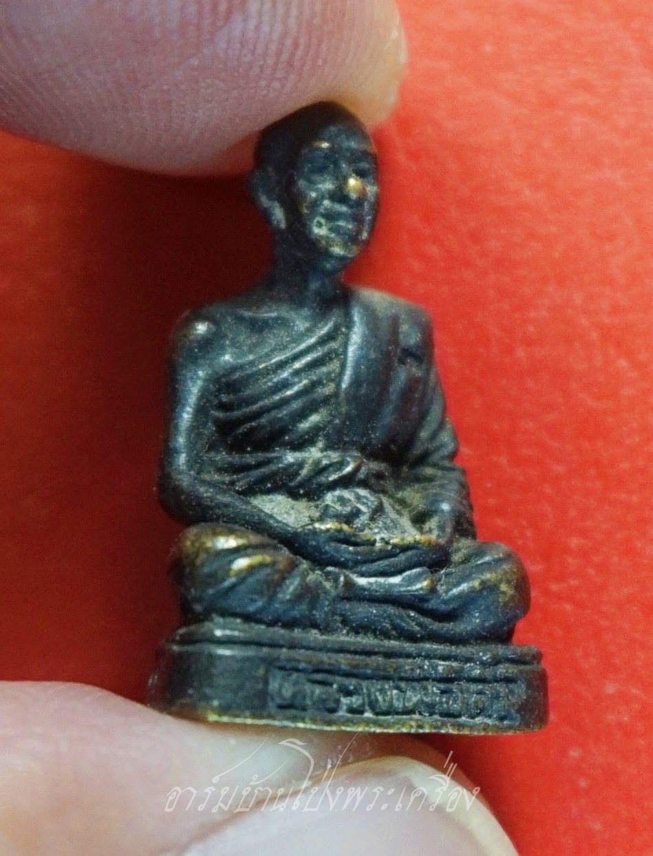 หลวงพ่อคิ้ม วัดหนองเสือ รูปหล่อ รุ่นคุ้มภัย(องค์ที่4)