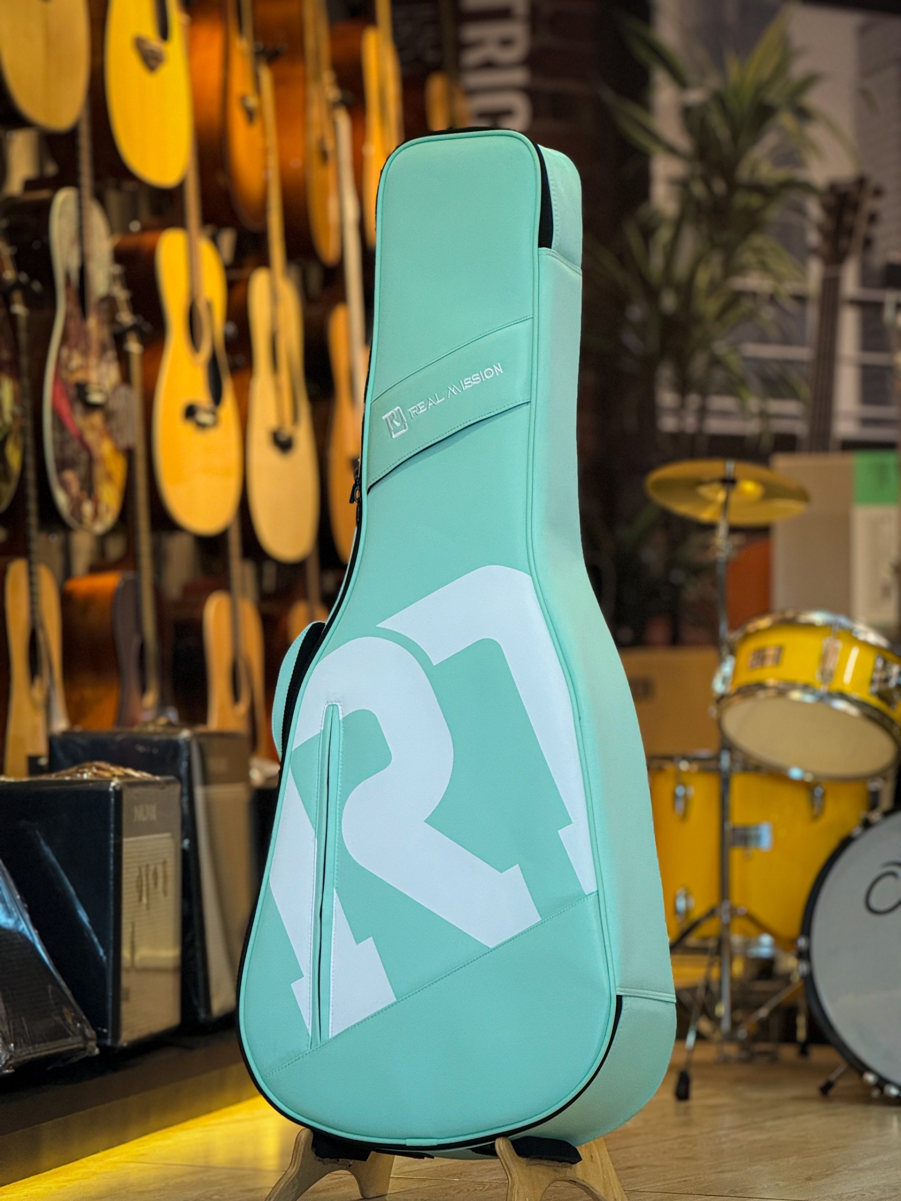 Real Mission ซอฟเคสกีตาร์โปร่ง เขียว/ชมพู รุ่นผ้า ขนาด 41 นิ้ว กระเป๋ากีตาร์โปร่ง ป้องกันการกระแทกได้ดี วัสดุกันน้ำ