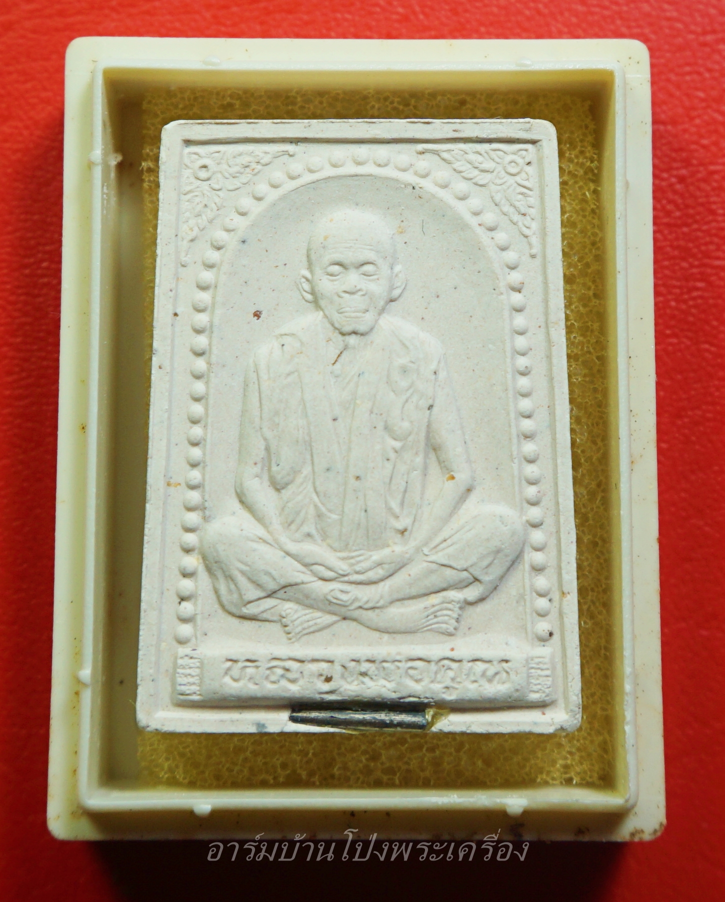 หลวงพ่อคูณ วัดบ้านไร่ รุ่นคุณพระ เทพประทานพร ปี๒๕๓๖ เนื้อผง ฝังตะกรุดเงิน(องค์ที่1)