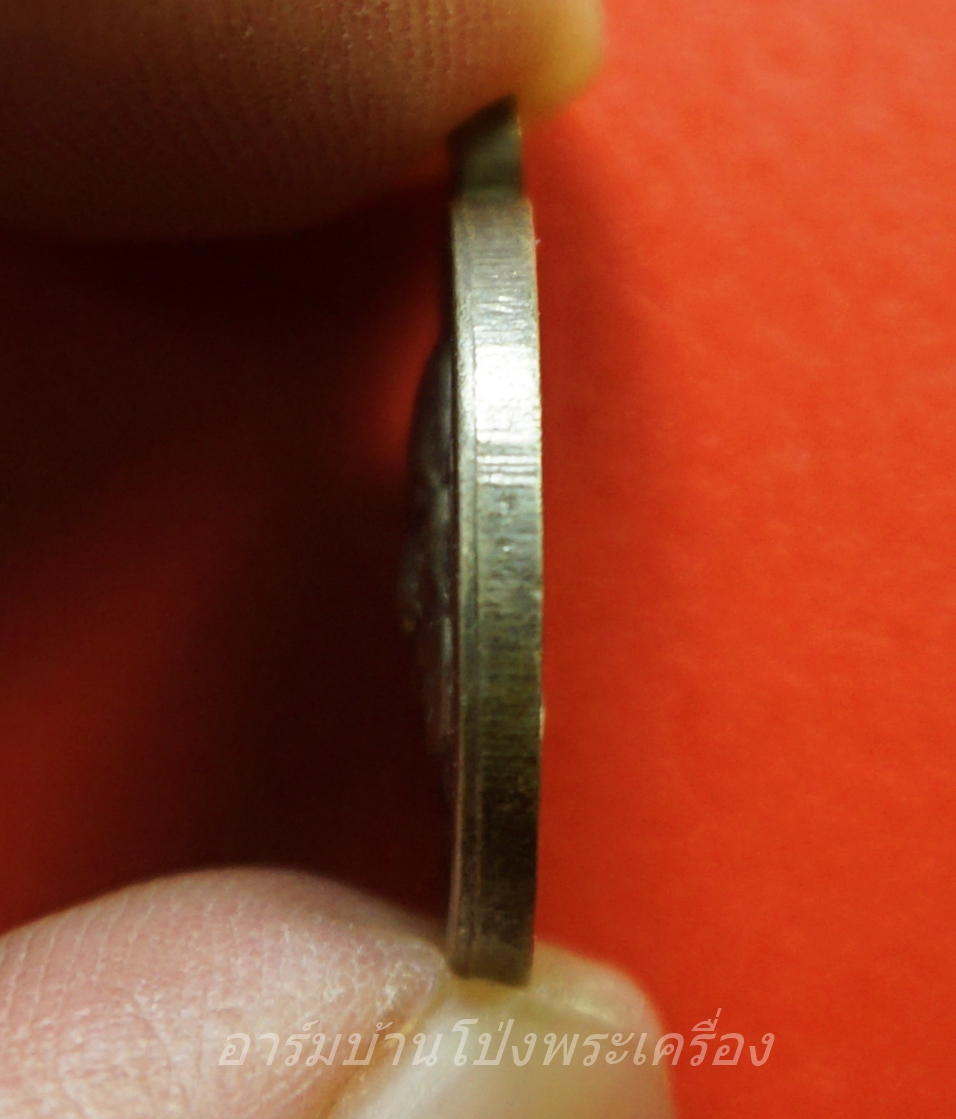 หลวงพ่อขอม วัดไผ่โรงวัว หลังพระประจำวันพฤหัสบดี เนื้อกะไหล่เงิน(องค์ที่1)