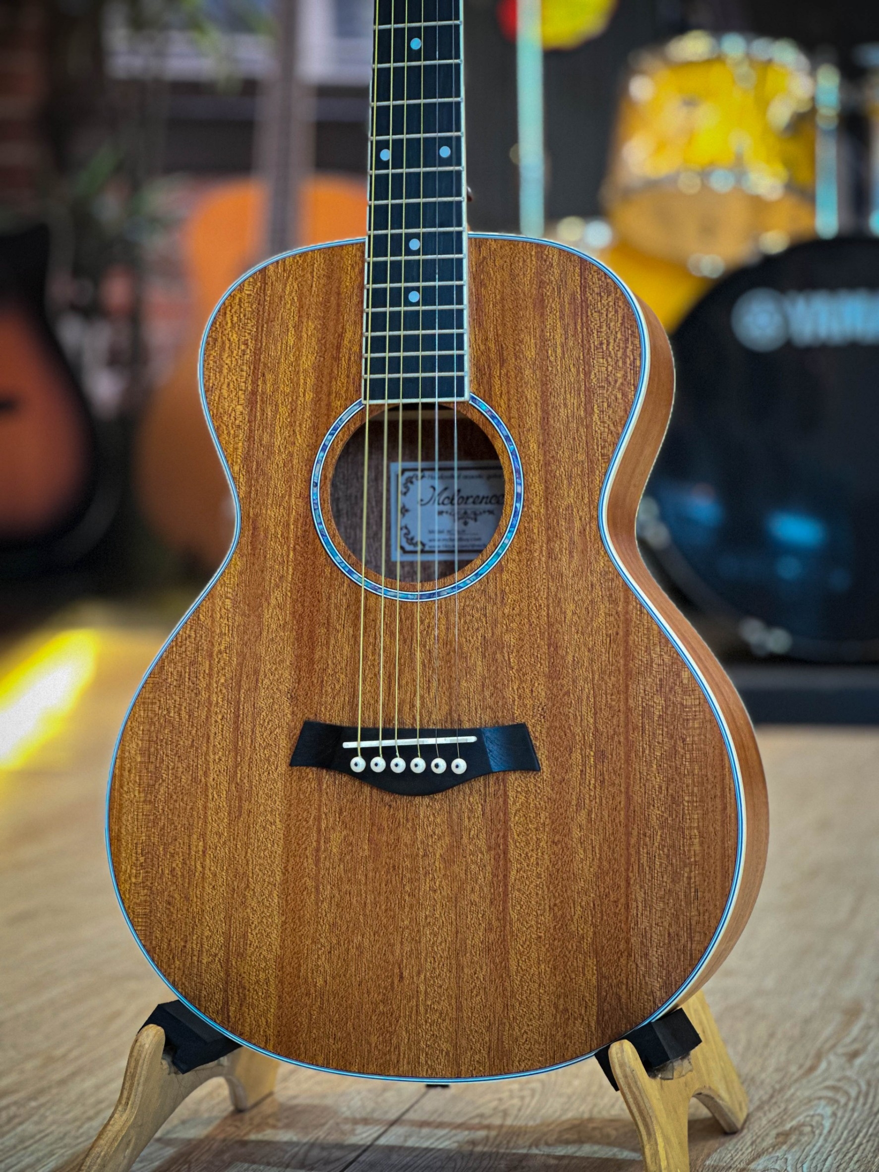 กีตาร์โปร่ง Mclorence รุ่น MC-36 ขนาด 36 นิ้ว ไซส์เล็ก เสียงใสกังวาล ขนาดพกพา พร้อมเซตของแถม FREE !! กระเป๋า