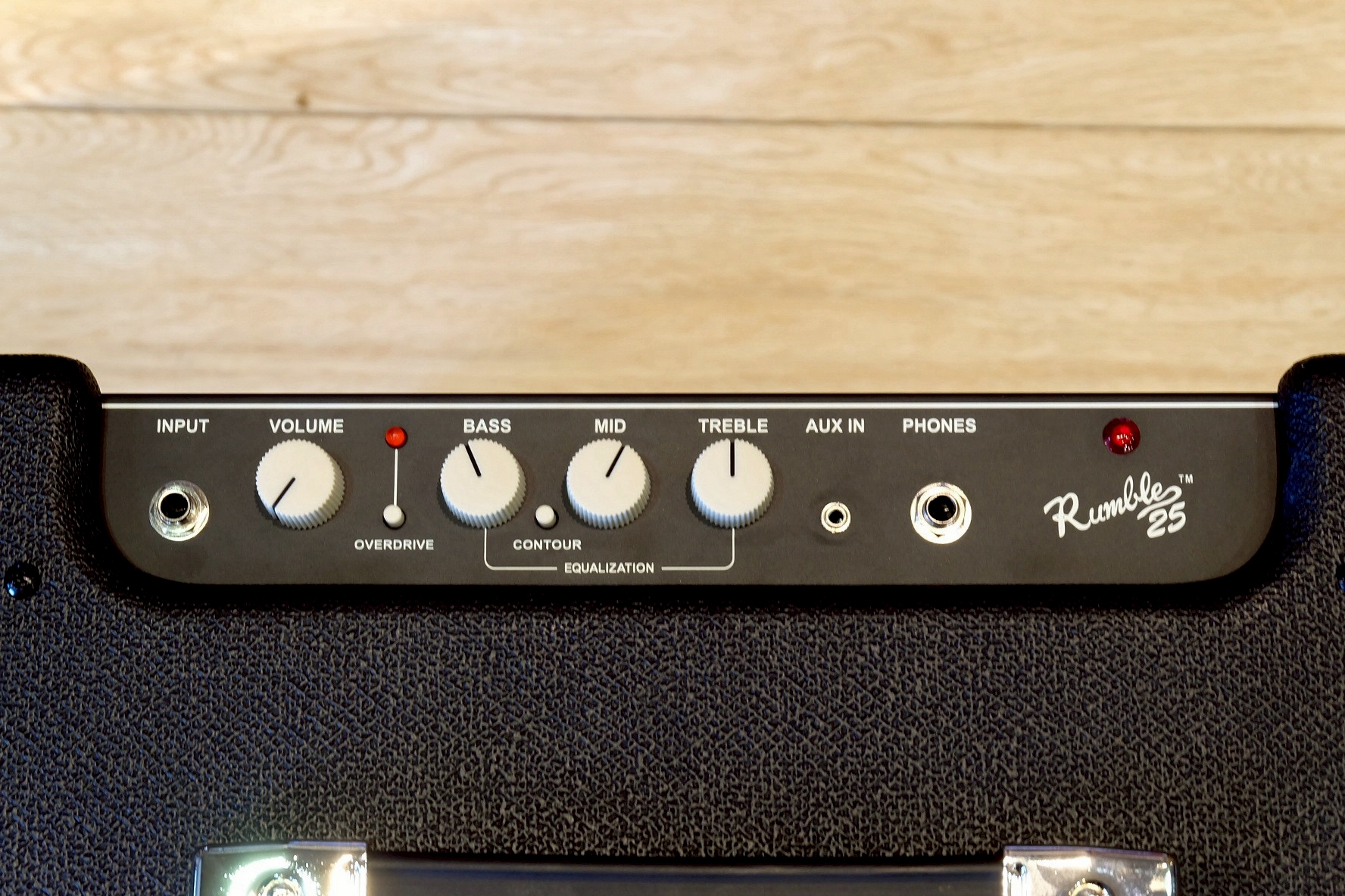 แอมป์เบส Fender รุ่น Rumble 25 ตู้แอมป์เบส 25 วัตต์ มีเสียงแตก ปรับ EQ ได้ 3 แบนด์ Bass / Mid / Treble ประกันศูนย์