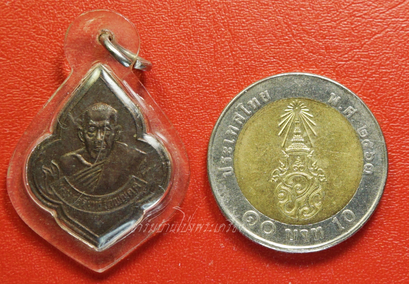 หลวงปู่จันทร์ วัดบ้านยาง เหรียญดอกจิก รุ่นไร้ห่วง เนื้อทองแดง(องค์ที่2)