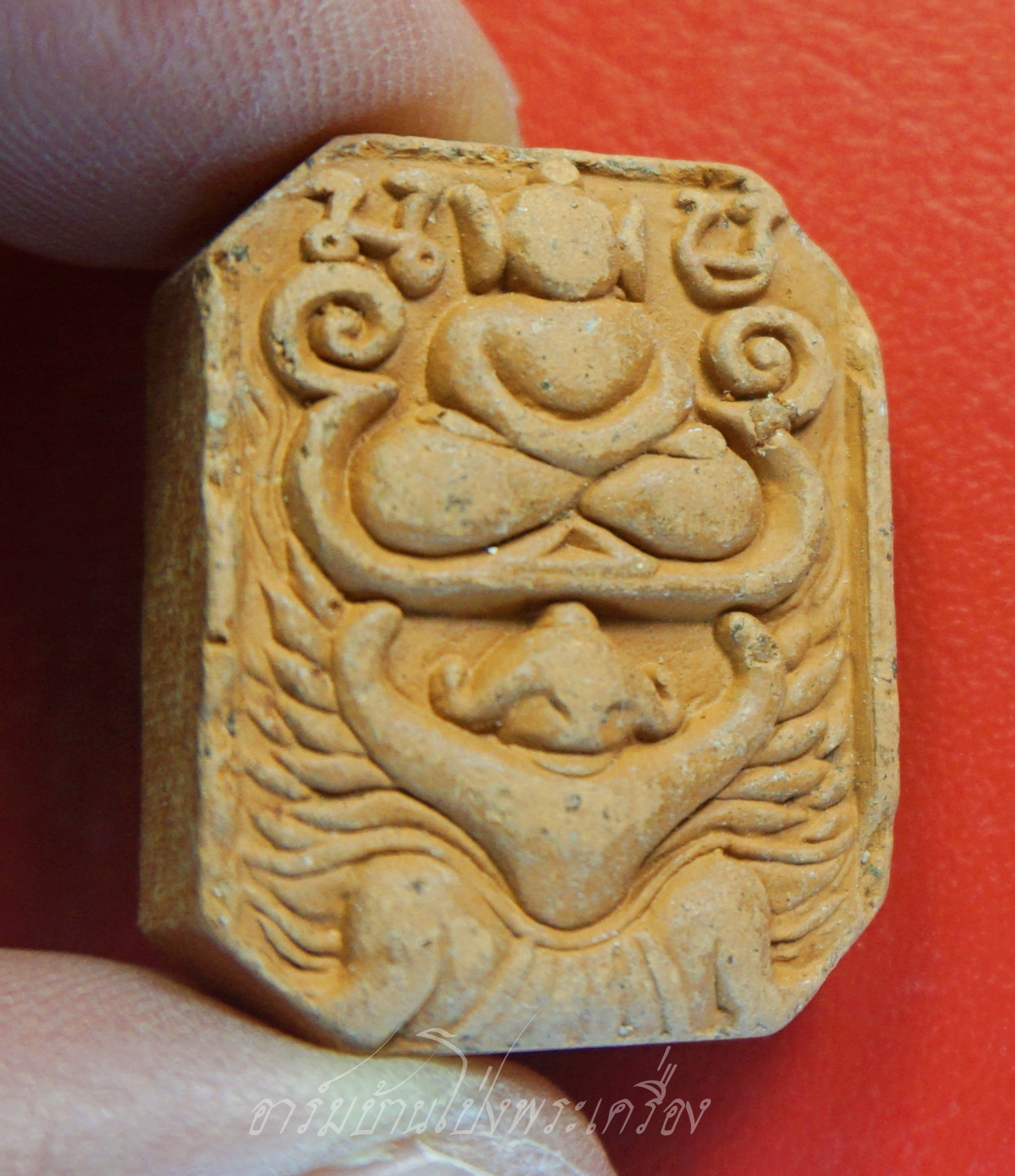 พระเนื้อดิน หลวงพ่อปาน วัดบางนมโค พิมพ์ขี่ครุฑ หลังยันต์เกราะเพชร ออกวัดศาลพันท้ายนรสิงห์(องค์ที่1)