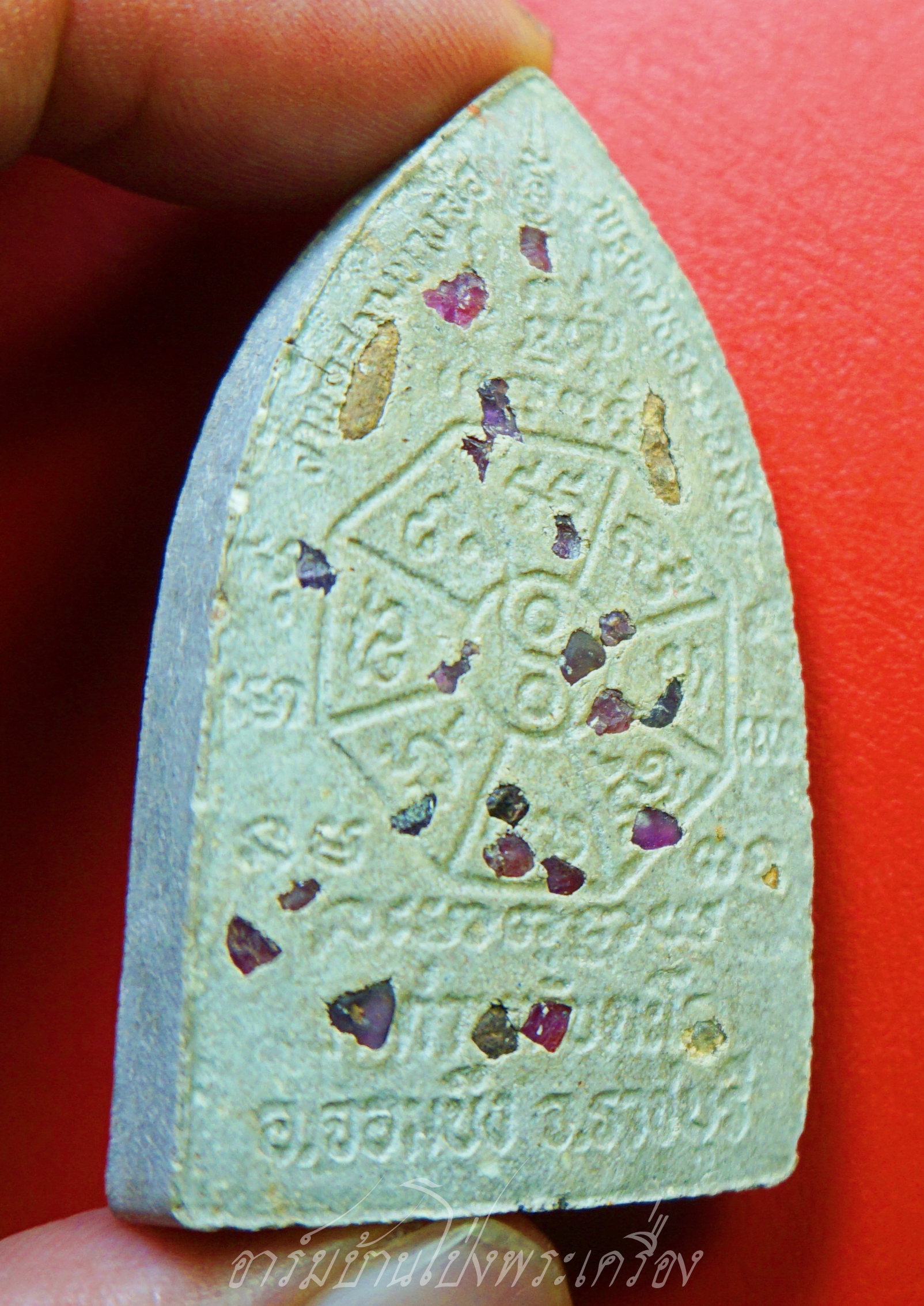 หลวงพ่ออรุณ วัดด่านทับตะโก ขุนแผน เนื้อผงฝังพลอย(องค์ที่1)