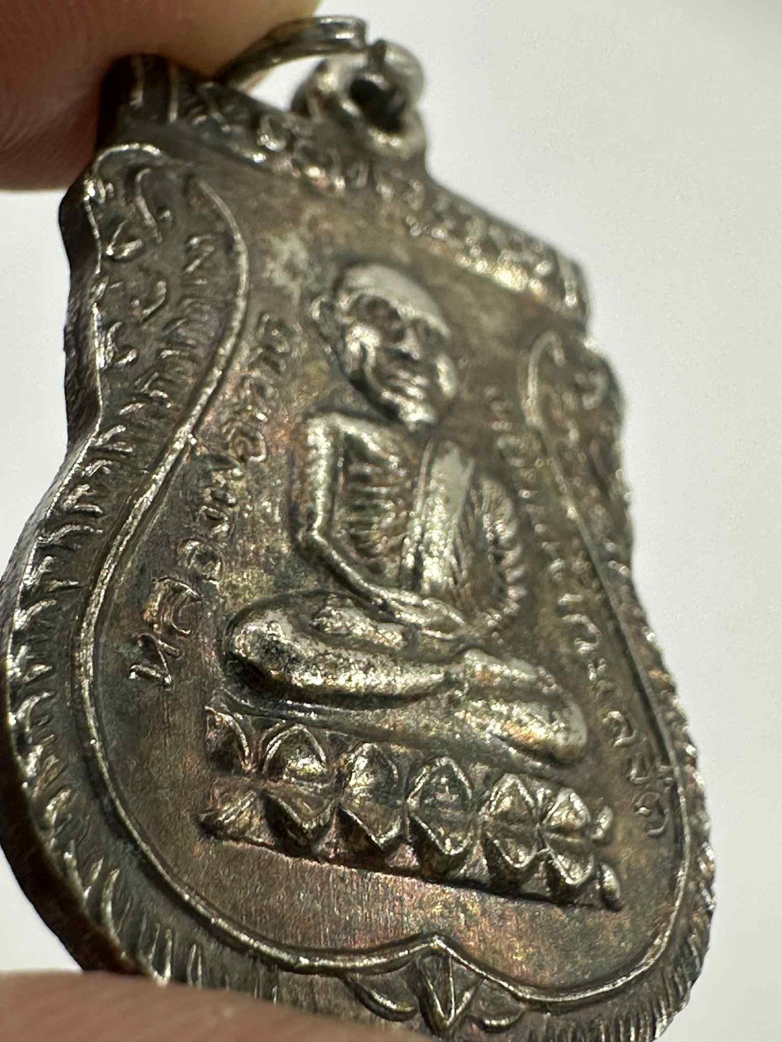 32.เหรียญทองแดงรมดำ เหรียญเลื่อนสมณศักดิ์ รุ่น 2 ปี36 วัดช้างให้บล็อค กนกขีด หลังพัดยศ