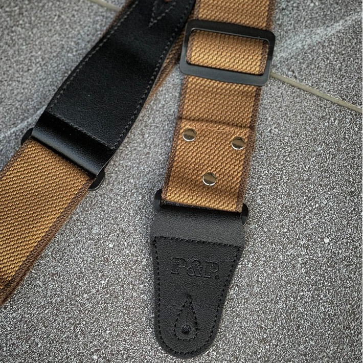 P&P สายสะพายกีต้าร์ เลือกสีได้ ส่วนหัวทำจากหนัง ใช้ได้ทั้งกีต้าร์โปร่ง/ไฟฟ้า /เบส สายสะพาย ปรับความยาวได้