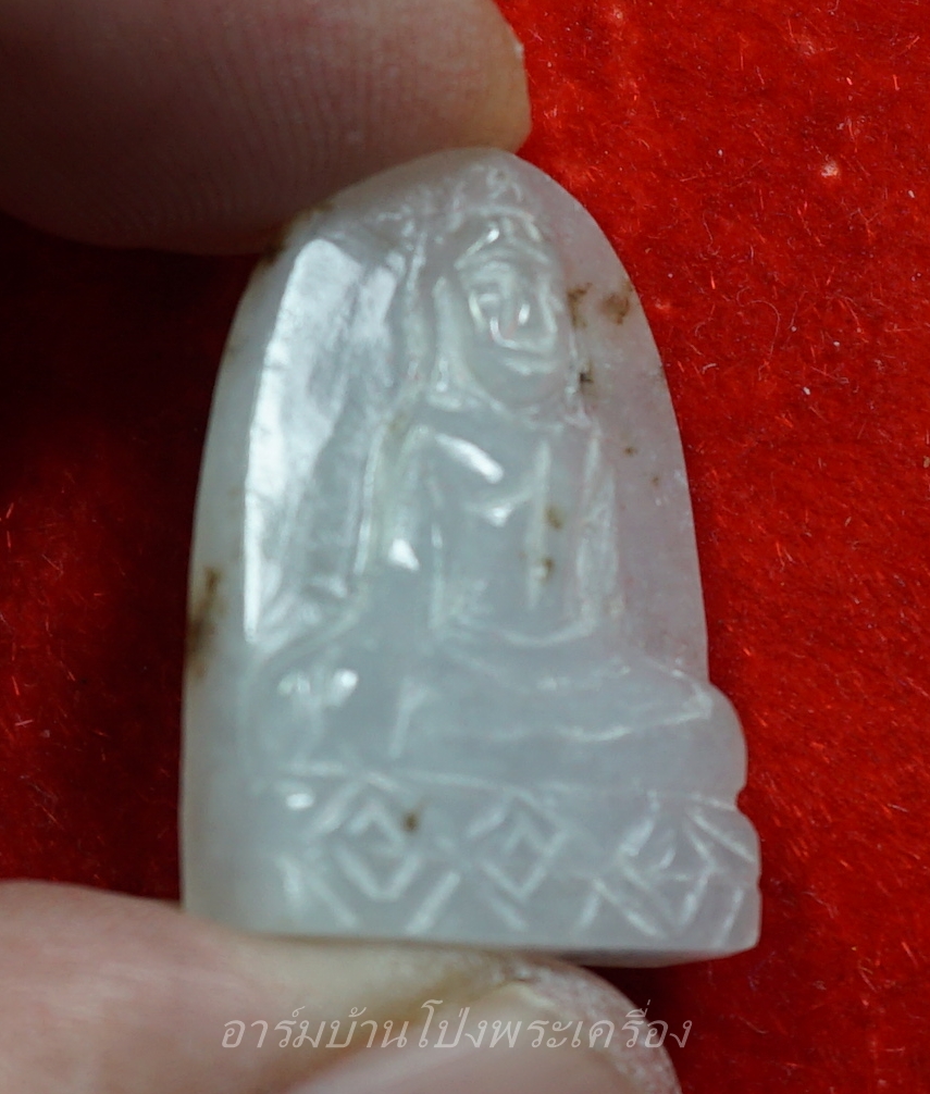หลวงพ่อขันธ์ วัดพระศรีอารย์ พระหยกขาว พร้อมกล่องเดิม(องค์ที่13)