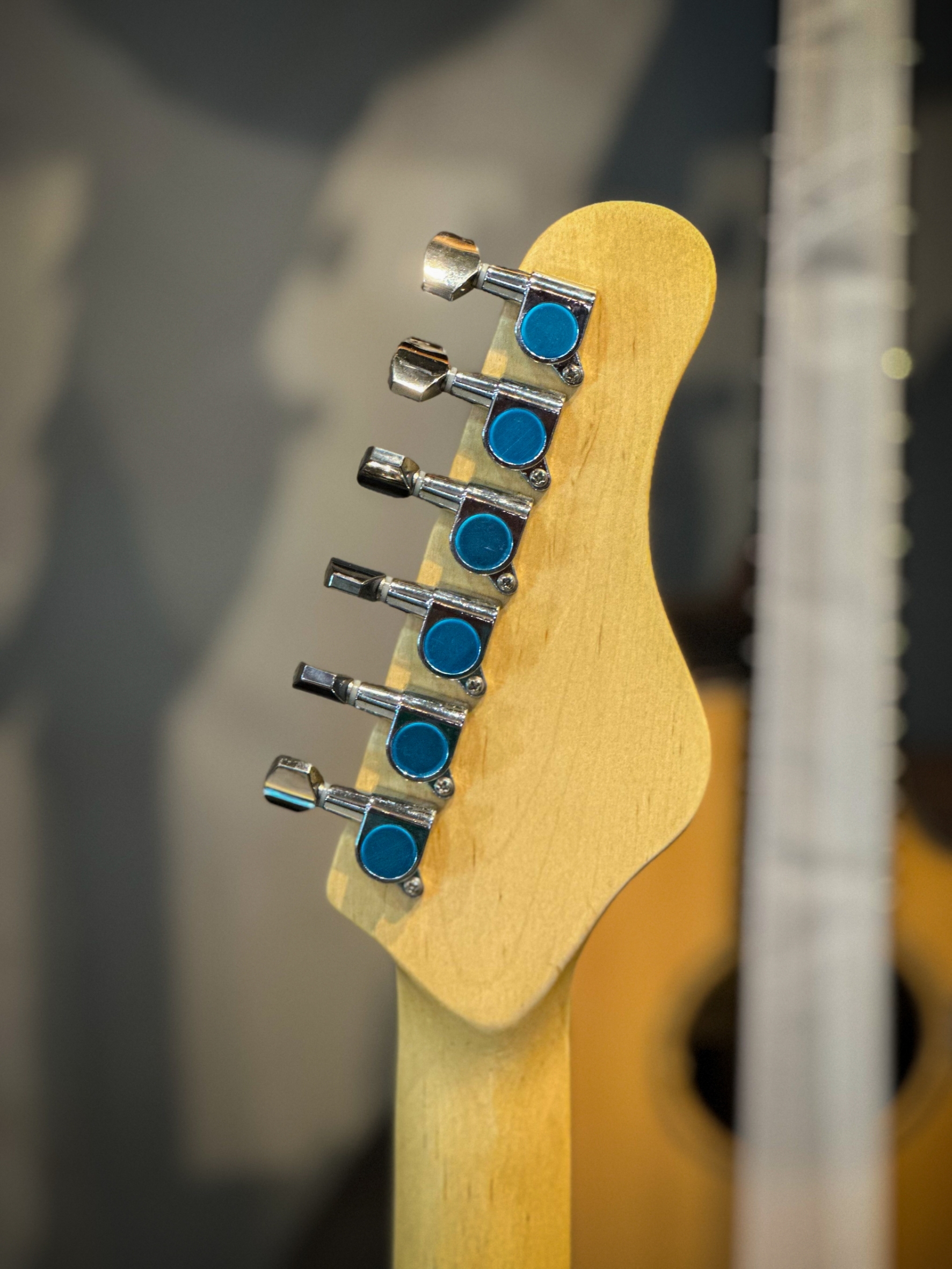 กีต้าร์ไฟฟ้า Smiger สำหรับมือซ้าย ปิ๊กอัพ SSS Guitat Left ทัชชิ่งดี จับง่าย พร้อม กระเป๋า ปิ๊ก2อัน สายแจ็ค