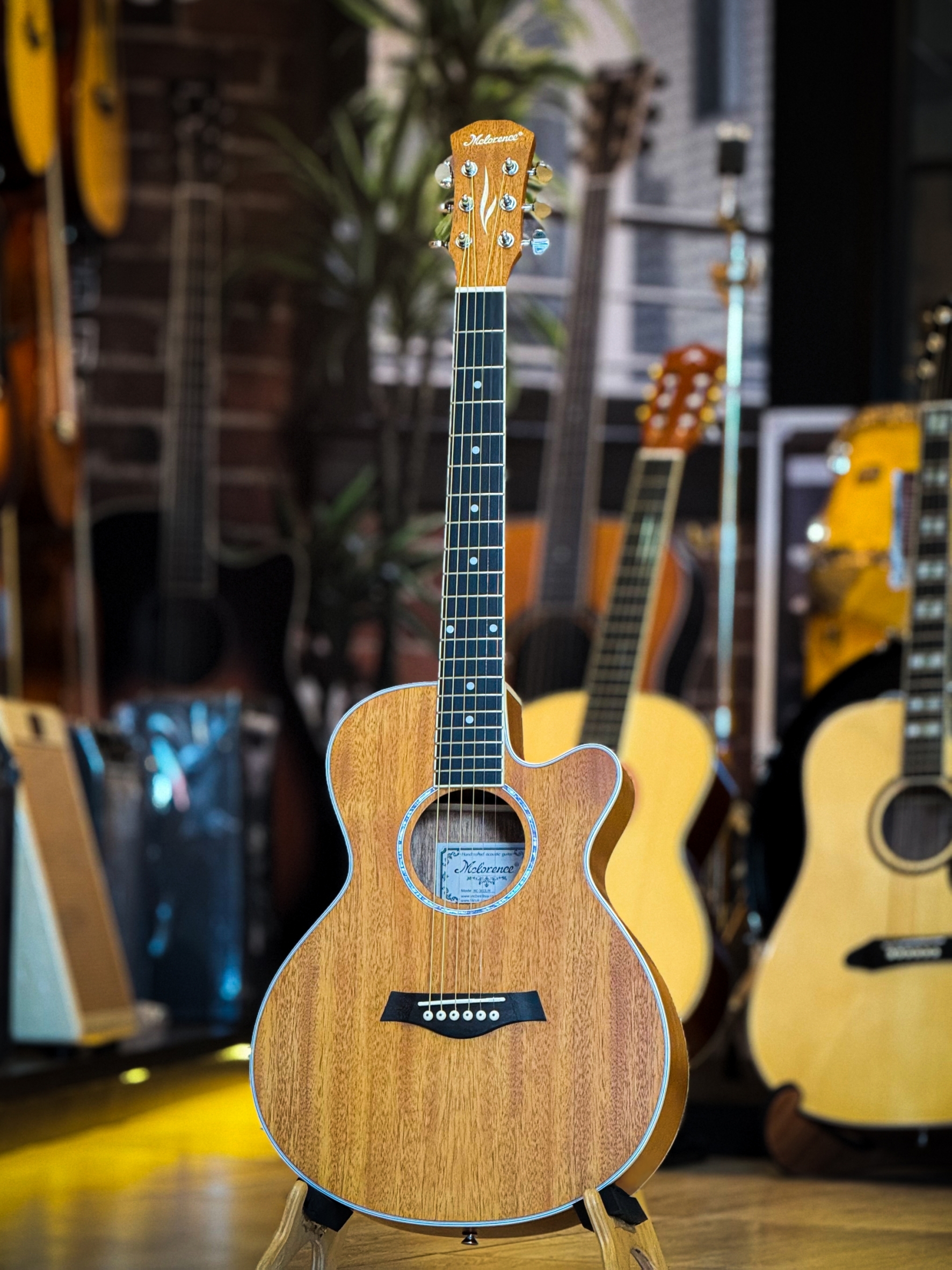 Mclorence กีตารโปร่ง รุ่น MC-36 ขนาด 36 นิ้ว สีไม้เข้ม ไซส์เล็ก เสียงใสกังวาล ขนาดพกพา พร้อมเซตของแถม