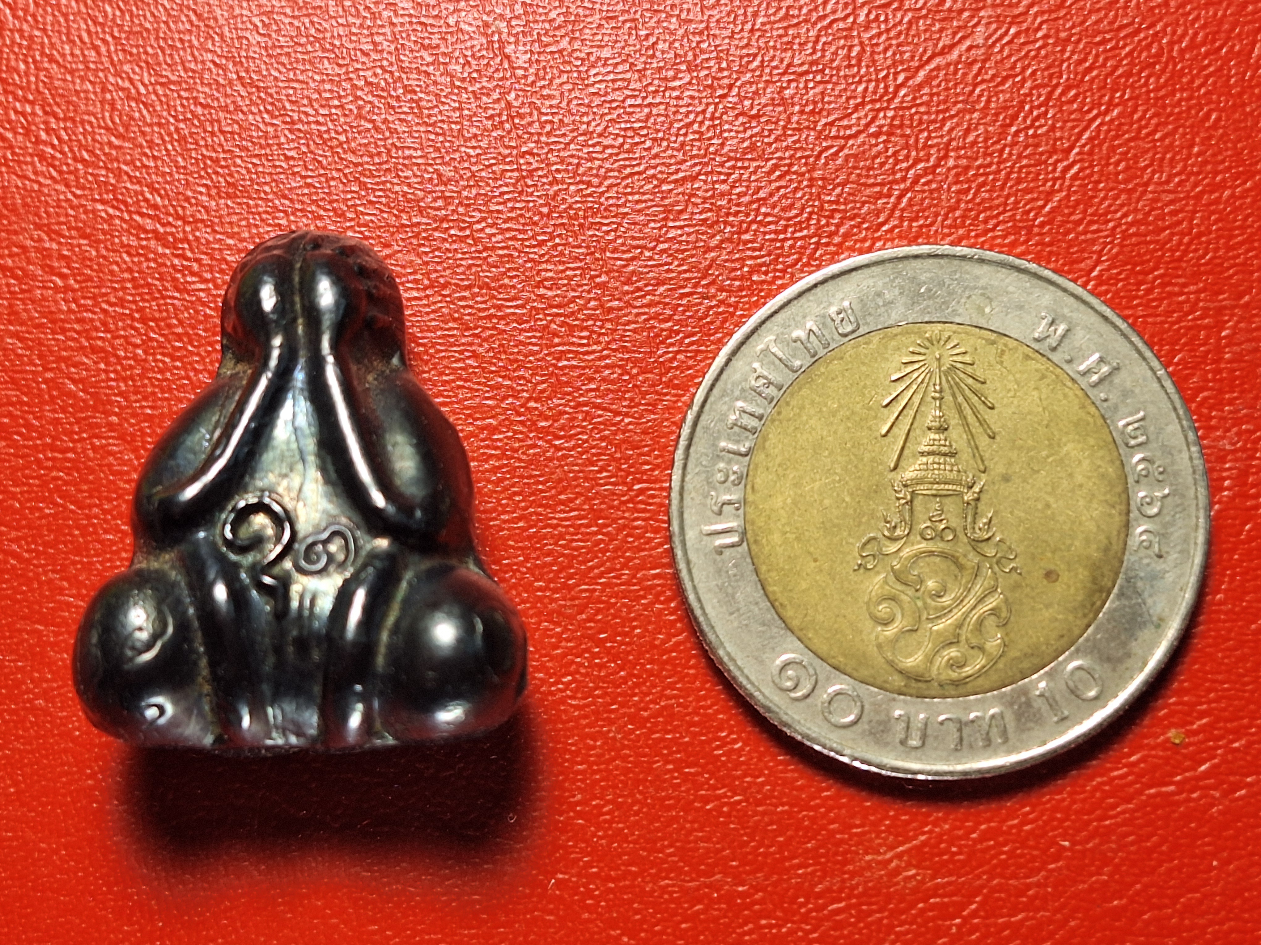 หลวงพ่อคิ้ม วัดหนองเสือ พระปิดตา พิมพ์ใหญ่ เนื้อเมฆพัด(องค์ที่1)