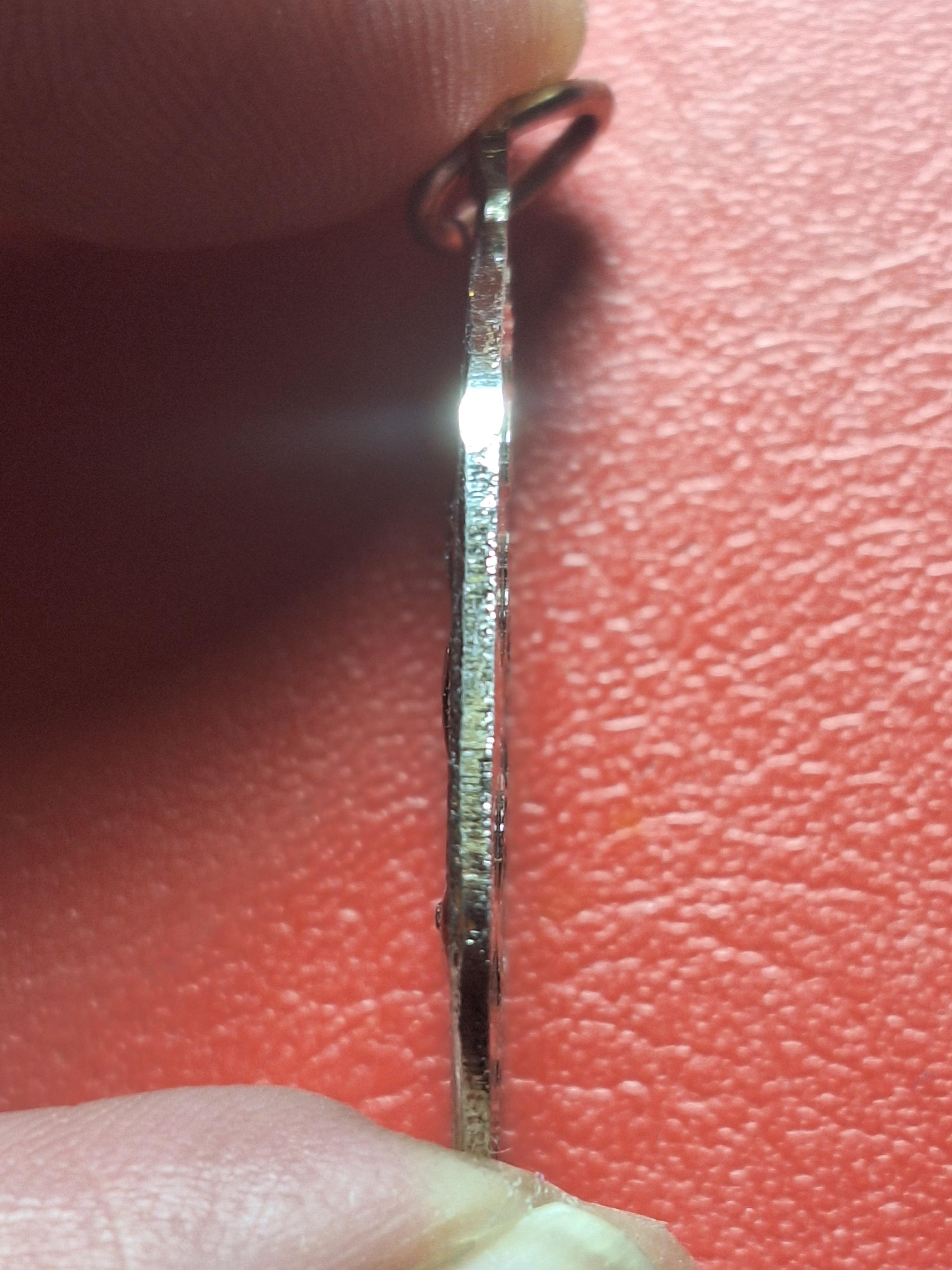 หลวงพ่อใจ วัดบ้านโป่ง รุ่นแรก เหรียญหกเหลี่ยม นั่งเต็มองค์ สีแดง(องค์ที่9)