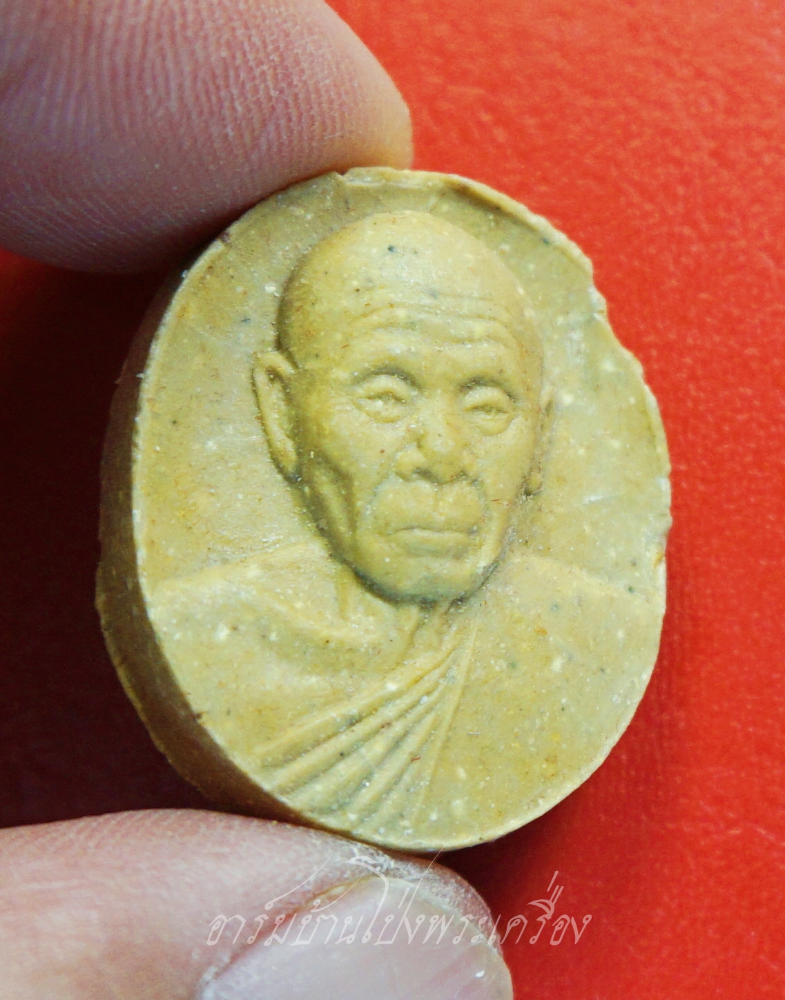หลวงปู่แผ้ว วัดกำแพงแสน พระผงเม็ดกระดุม ปี๒๕๔๘ เนื้อผงพุทธคุณ(องค์ที่2)