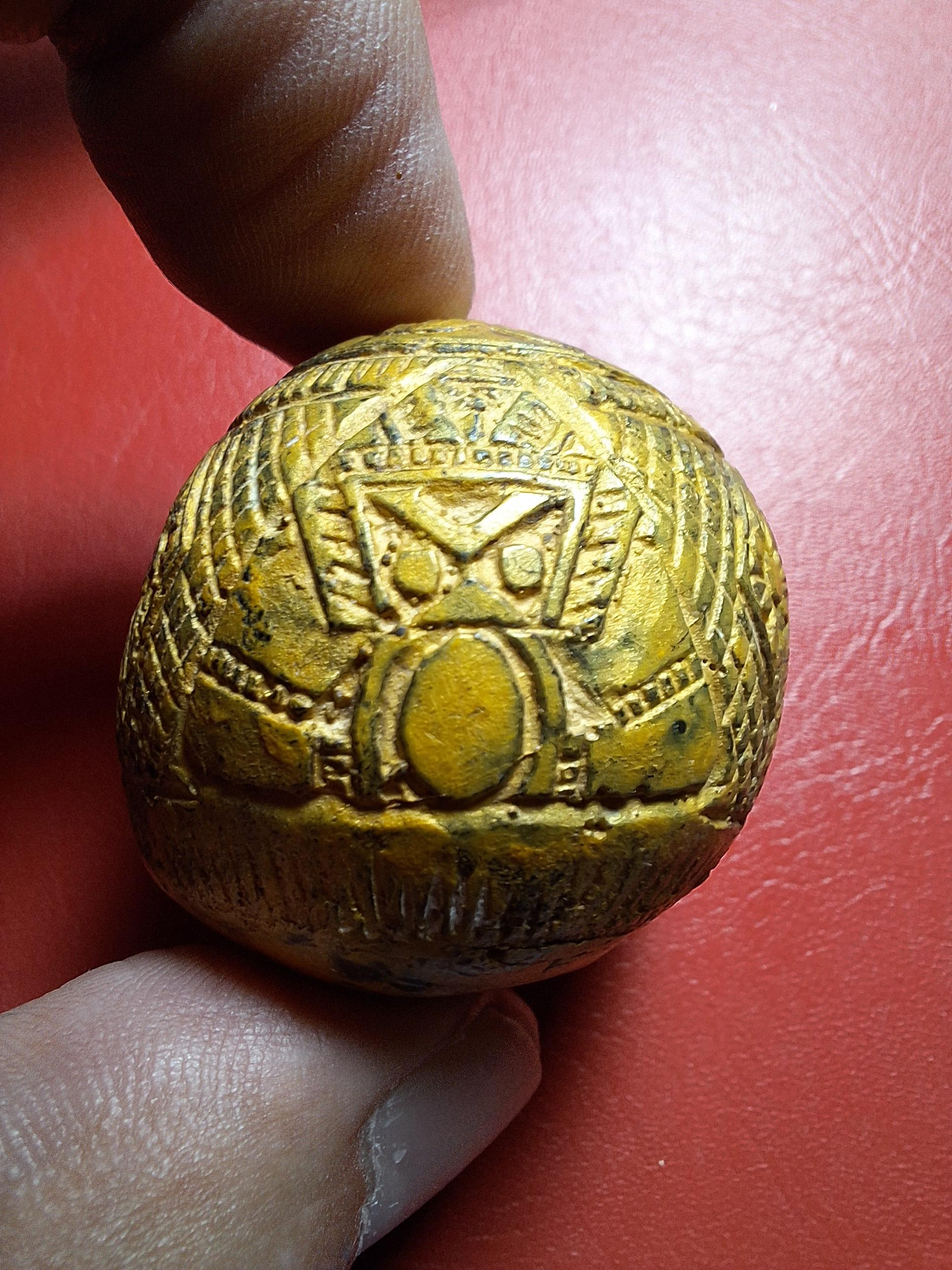 คตมะพร้าวสุดยอดของมงคลศักสิทธิ์ ป้องกันไสยศาสตร์ทุกชนิด เขย่ามีเสียงดัง แกะเป็นรูปราหู 3 หน้า(องค์ที่3)