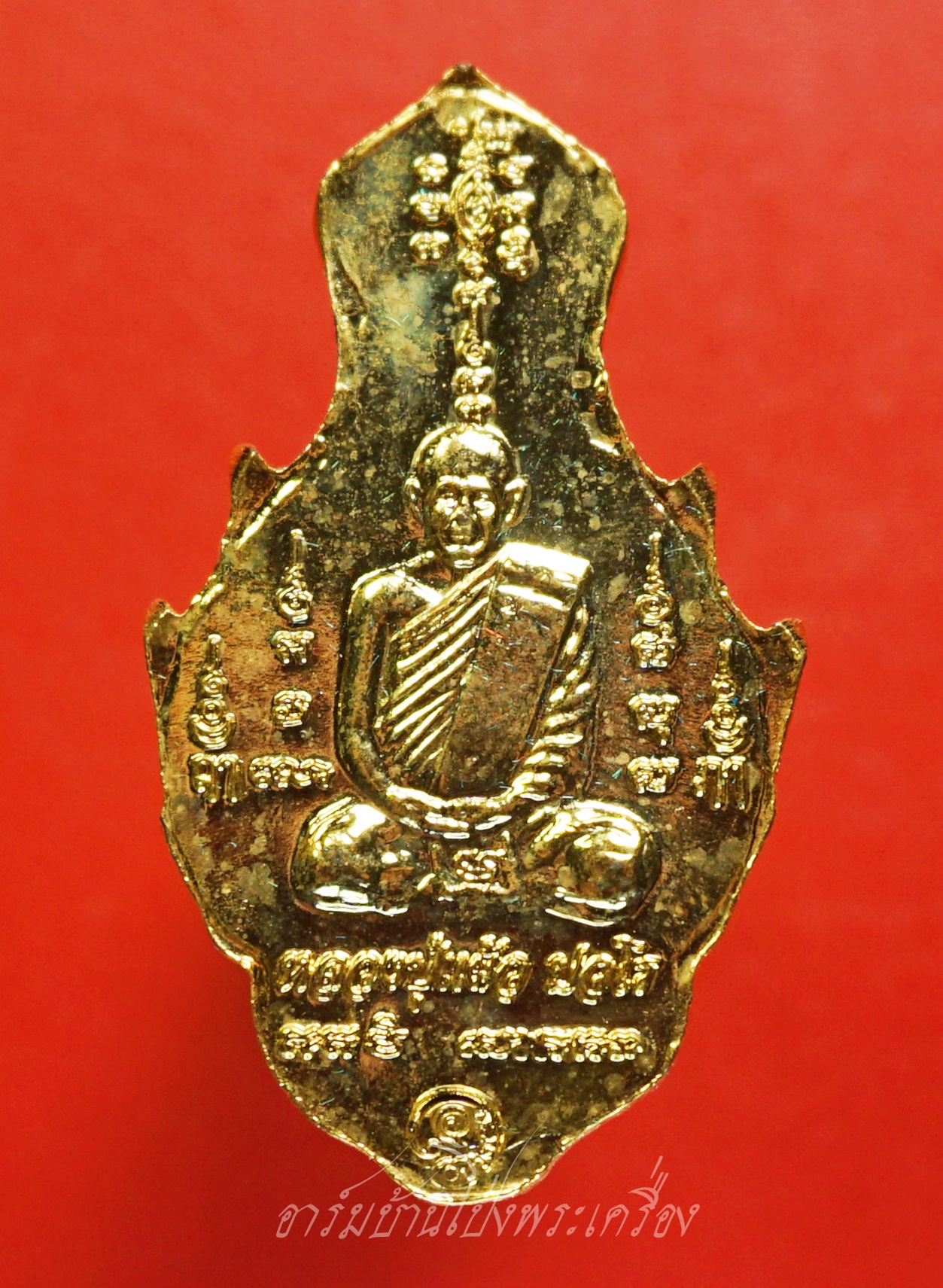 หลวงปู่แผ้ว วัดหนองพงนก เศียรพ่อแก่ กะไหล่ทองลงยา พิธีมหาจักรพรรดิ์ตราธิราช๑๐๘คณาจารย์(องค์ที่5)