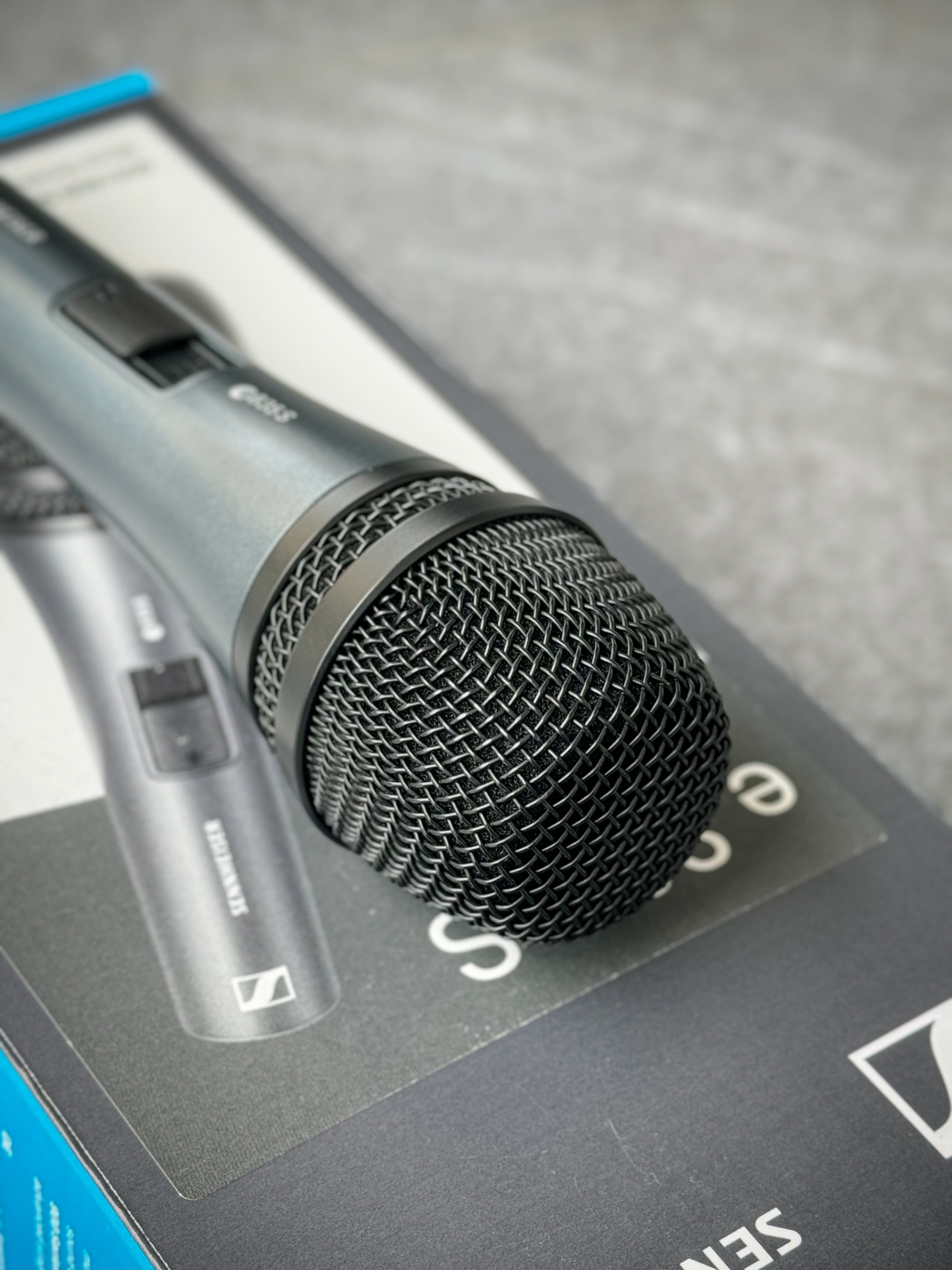 Sennheiser E-835S ไมโครโฟน * รุ่นมีสวิทช์ * ไมค์ รับเสียงไดนามิค น้ำหนักเบา พกพาสะดวก [รวม VAT]