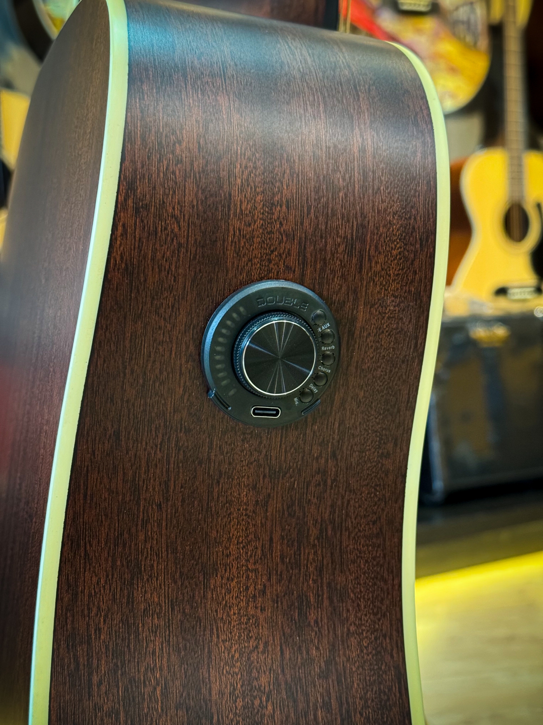 กีต้าร์โปร่ง SAGA รุ่น SF-700GC ภาคไฟฟ้า OS-1 ขนาด 41 นิ้ว หน้าไม้แท้ พร้อมของแถมสุดคุ้ม