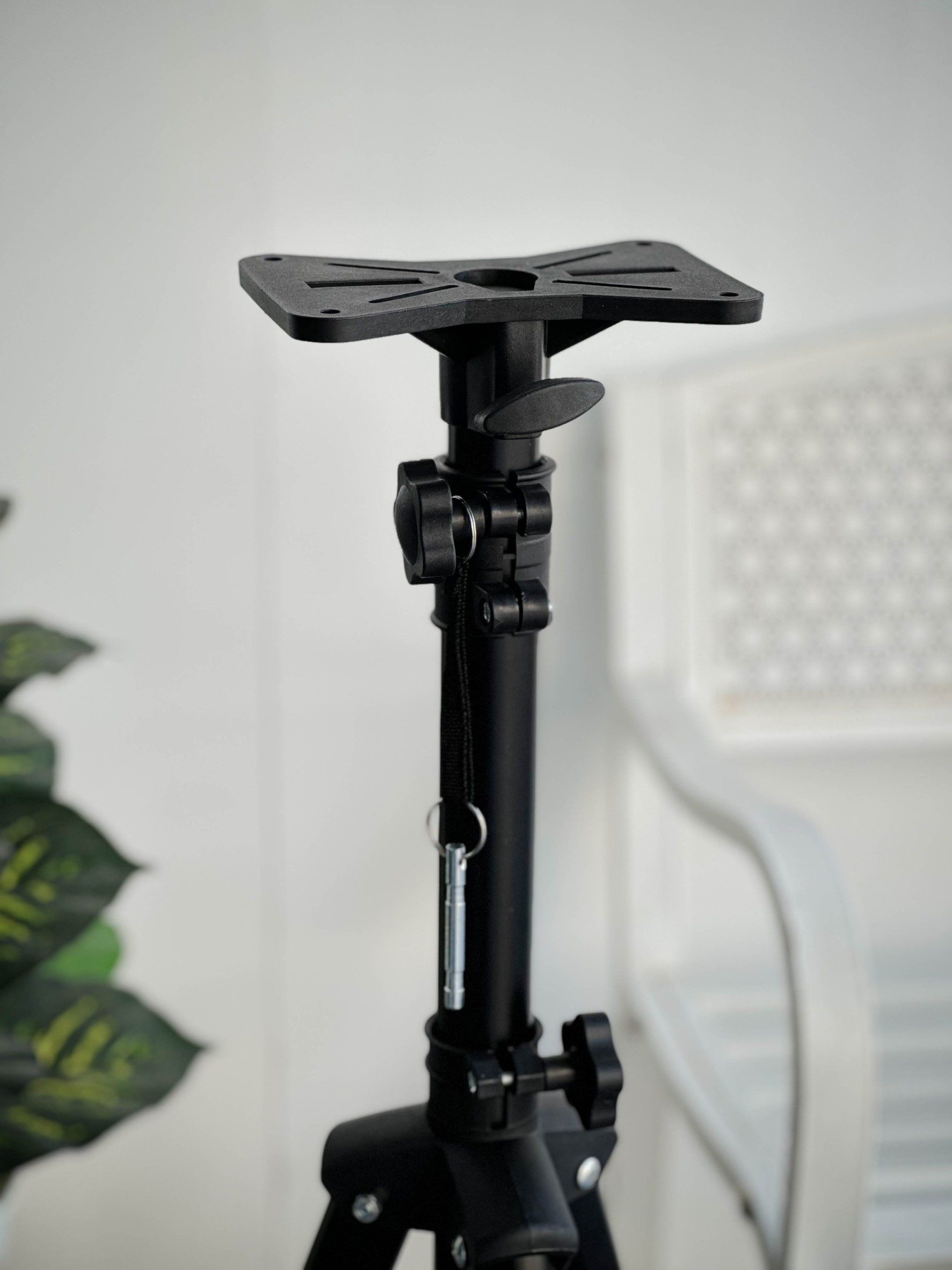 ขาตั้งลำโพง BEST STS-06 ขาลำโพง รับน้ำหนักได้ดี ปรับระดับความสูงได้ วัสดุเป็นเหล็ก ทนทาน ใช้งานได้นาน ไม่เป็นสนิมง่าย