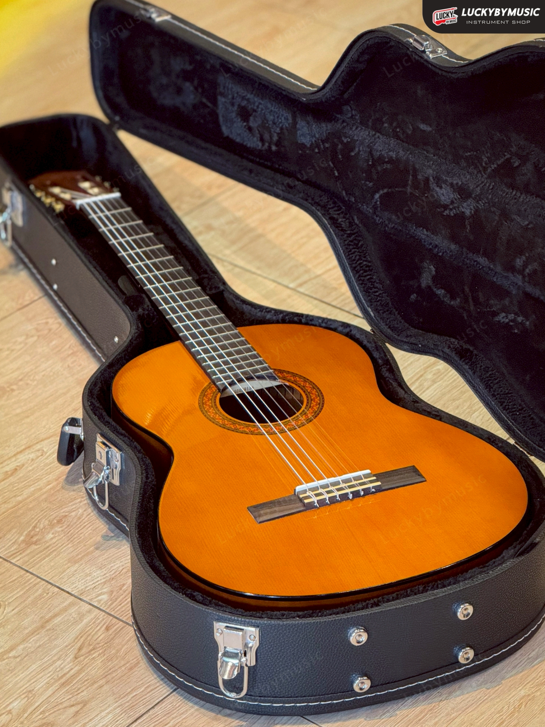 Hard Case ฮาร์ดเคสกีตาร์คลาสสิค ขนาด 40 นิ้ว วัสดุแข็งแรง บุด้านในกำมะหยี่ สีดำ