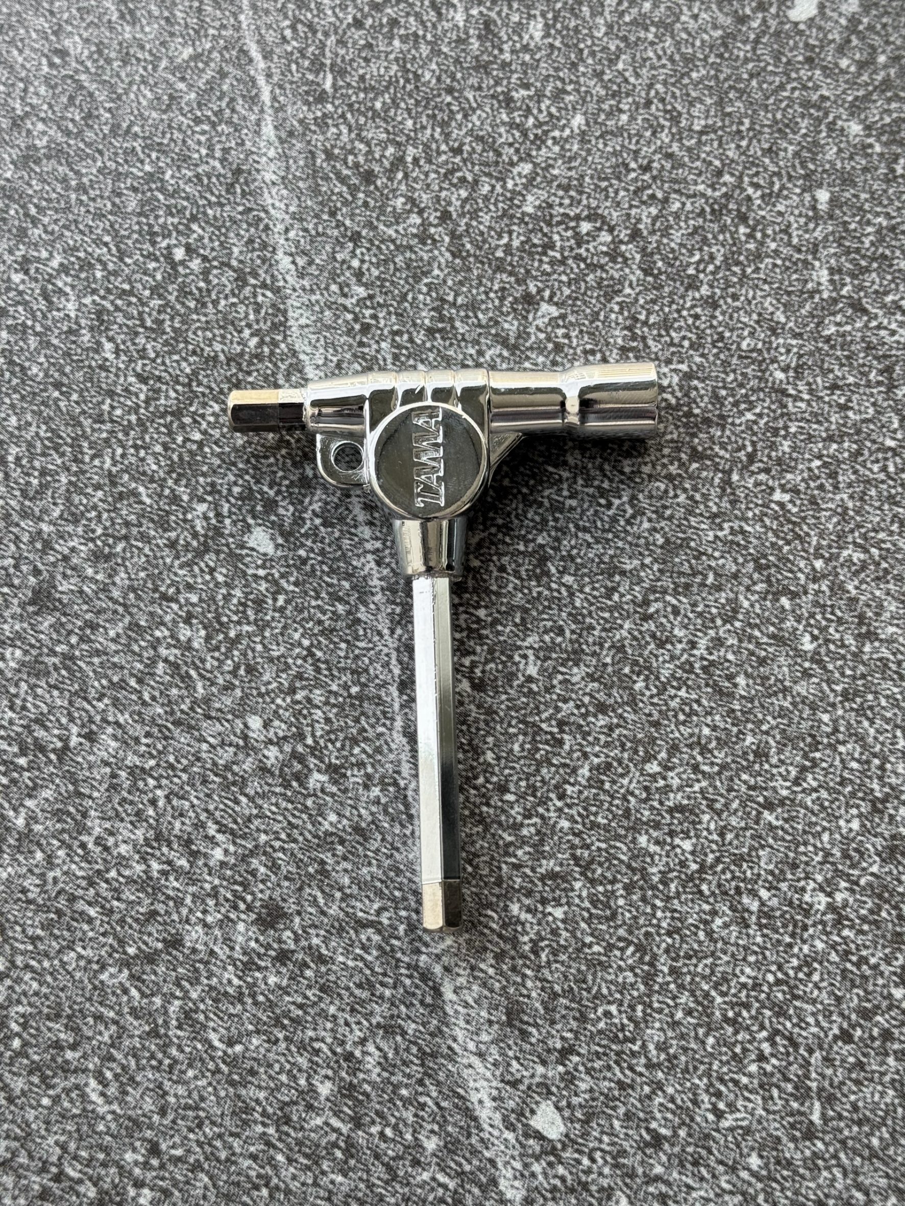 ประแจกลอง TAMA ประแจรูปตัว T ใช้เป็นประแจขันกลอง และมีด้าน 6 เหลี่ยม ขนาด 5 มม / มีเก็บปลายทาง