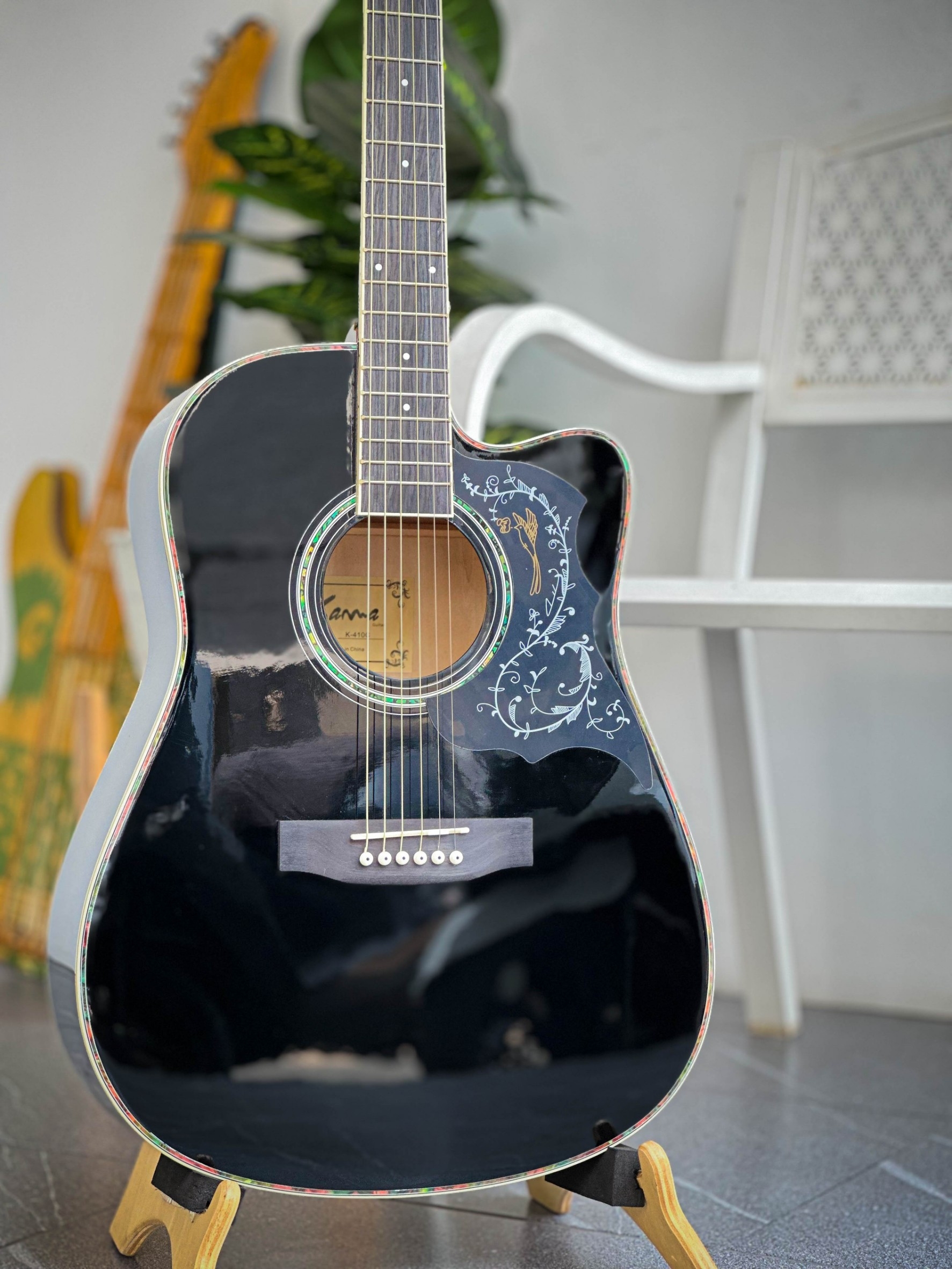 KAMA กีต้าร์โปร่ง K-410D ขนาด 41 นิ้ว NEW!! ปิ๊กกาดลายเถาวัลย์ แถมฟรี กระเป๋าNAMI ปิ๊ก4อัน คาโป้ ประแจ