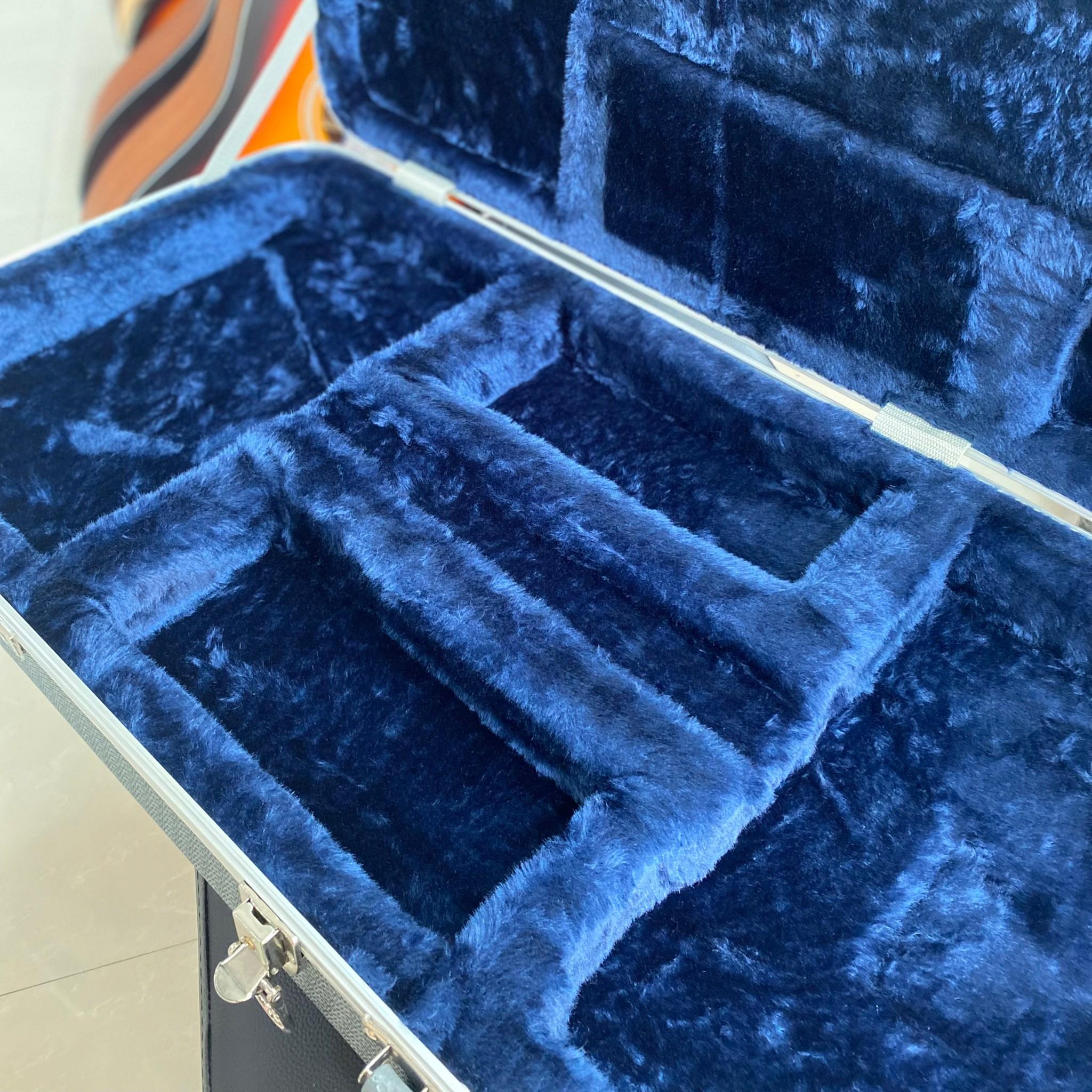 Real Mission ฮาร์ดเคสกีตาร์ไฟฟ้า พรมน้ำเงิน ตัวล็อคแน่นหนา วัสดุแข็งแรง ใส่ได้ทุกทรง