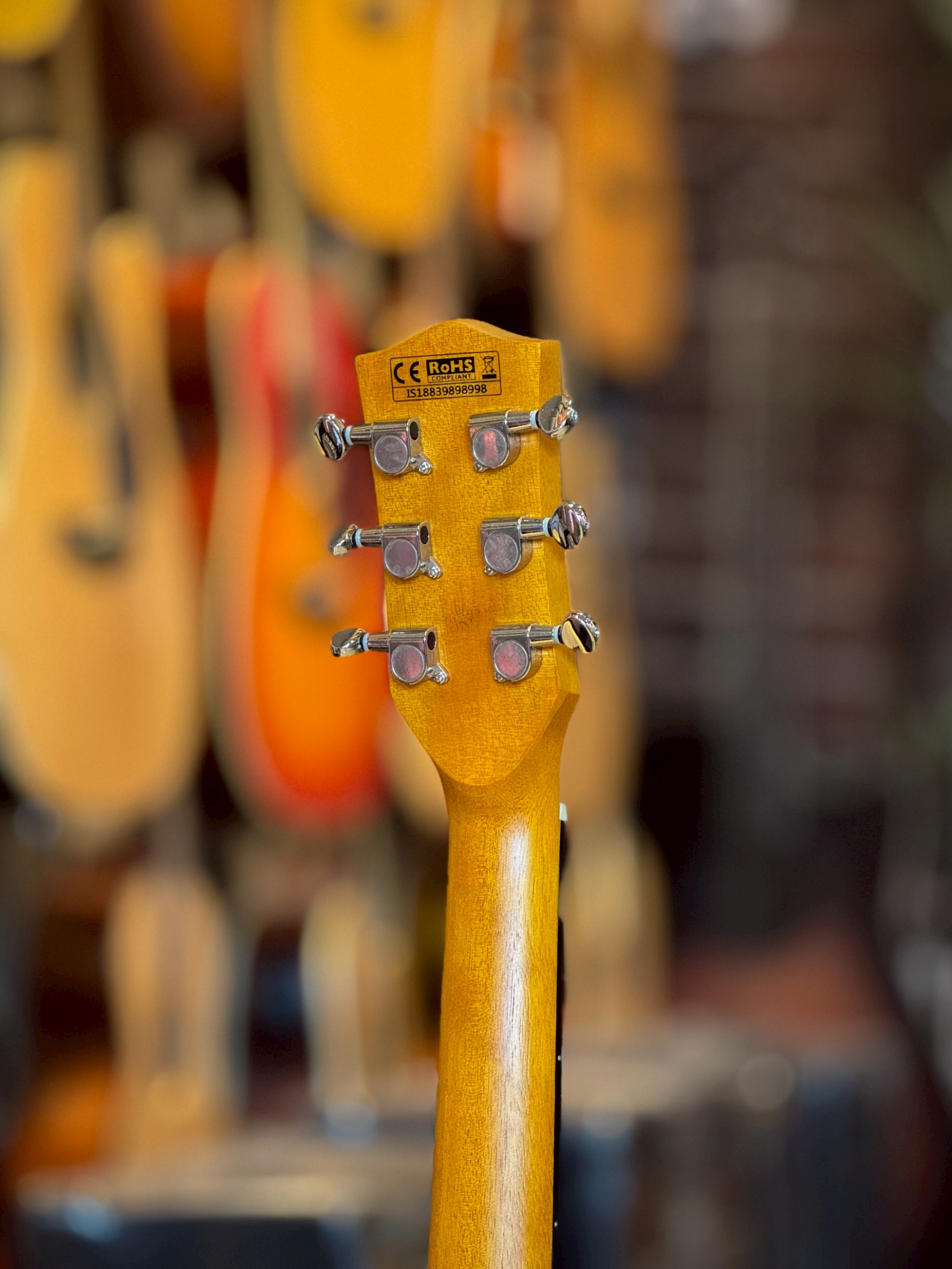 Gusta Mini 2E Walnut กีต้าร์โปร่งไฟฟ้า ไม้วอลนัท Acoustic Guitar พร้อม กระเป๋า ปิ๊ก4อัน สายแจค