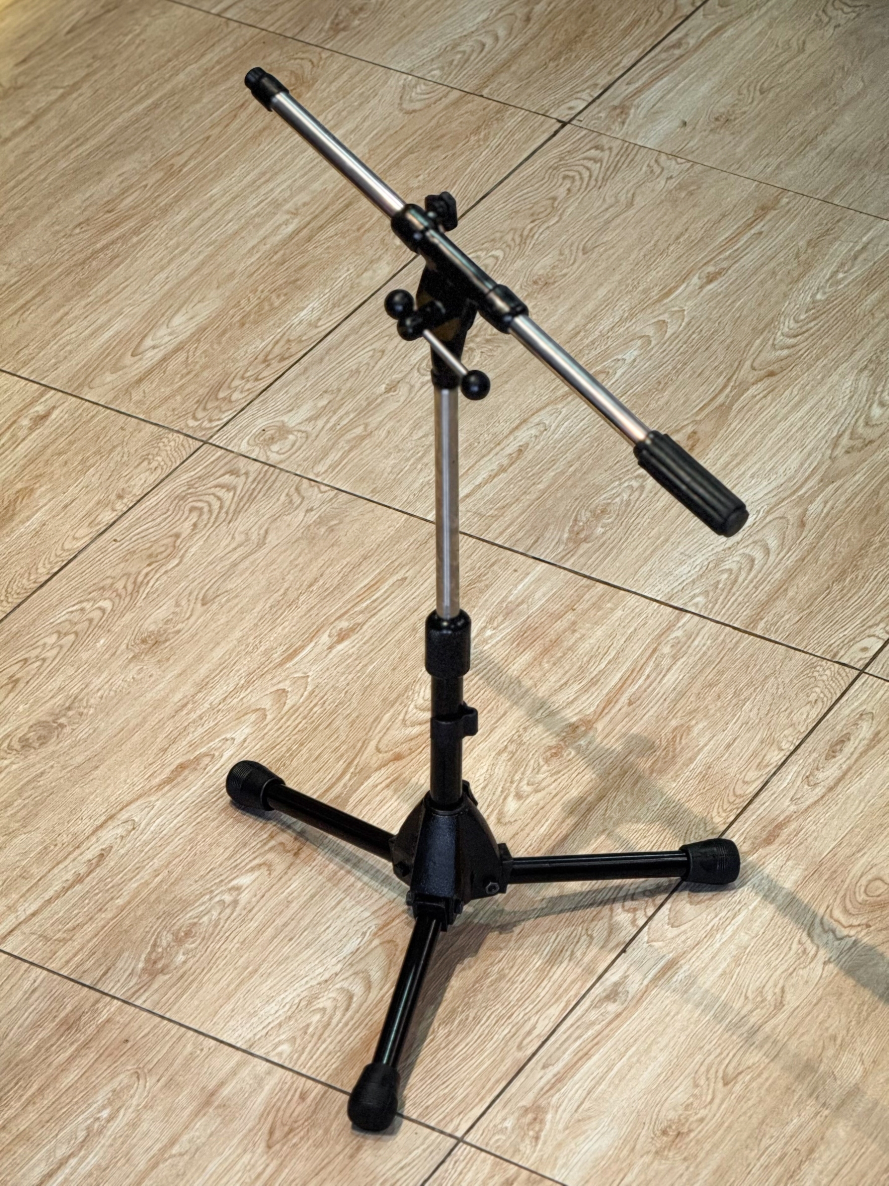 ขาตั้งไมค์ (Baby Boom) M&S รุ่น TH-001 วัสดุโครเมียมแข็งแรง ปรับความสูงได้ ใส่ไมค์ได้หลายแบบ พกพาสะดวก