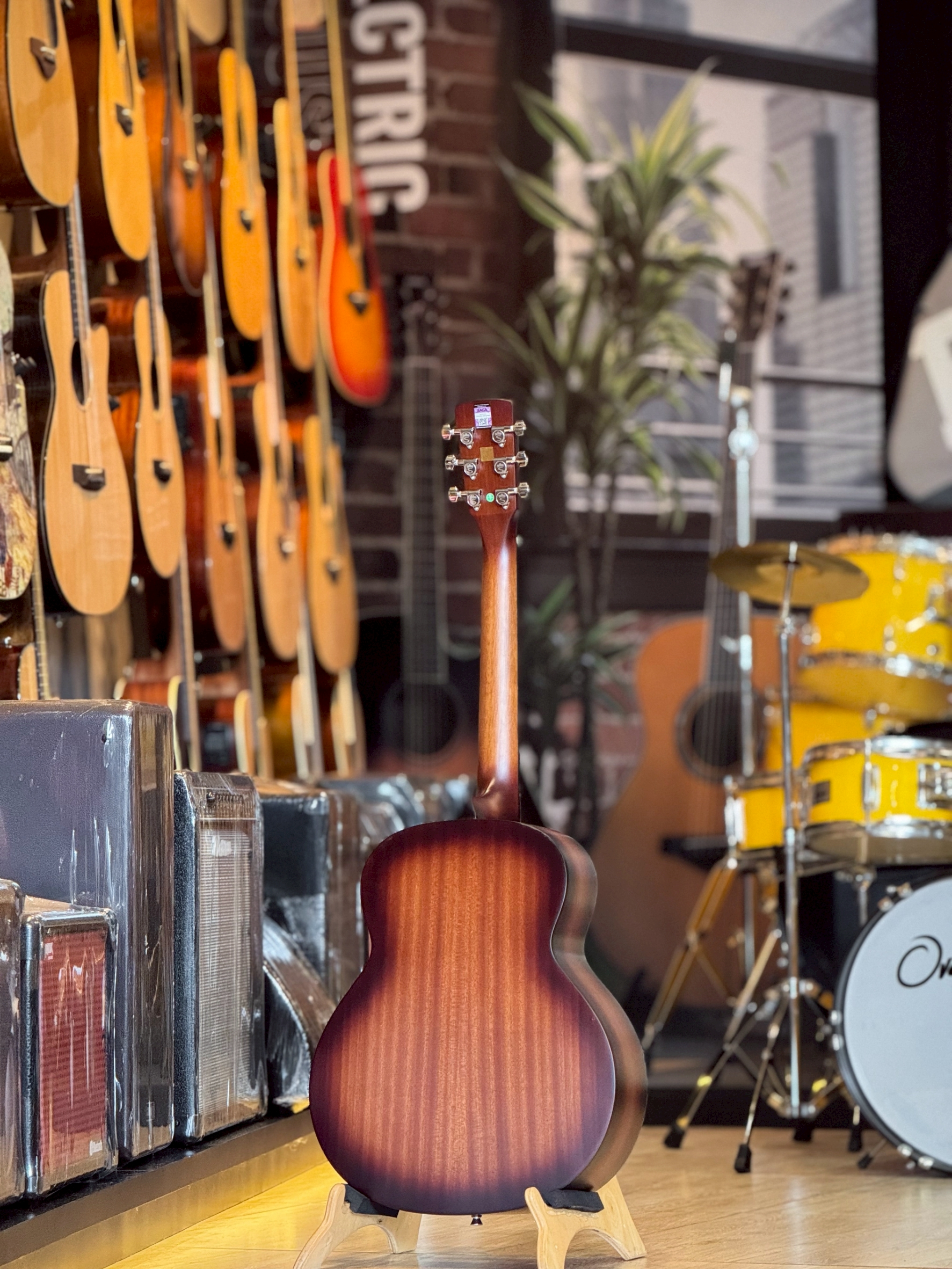 กีต้าร์โปร่ง Saga GS700 NA 36 นิ้ว ทัชชิ่งจับง่าย หน้าไม้แท้ พร้อม พร้อม ปิ๊ก ประแจ คาโป้ จูนเนอร์