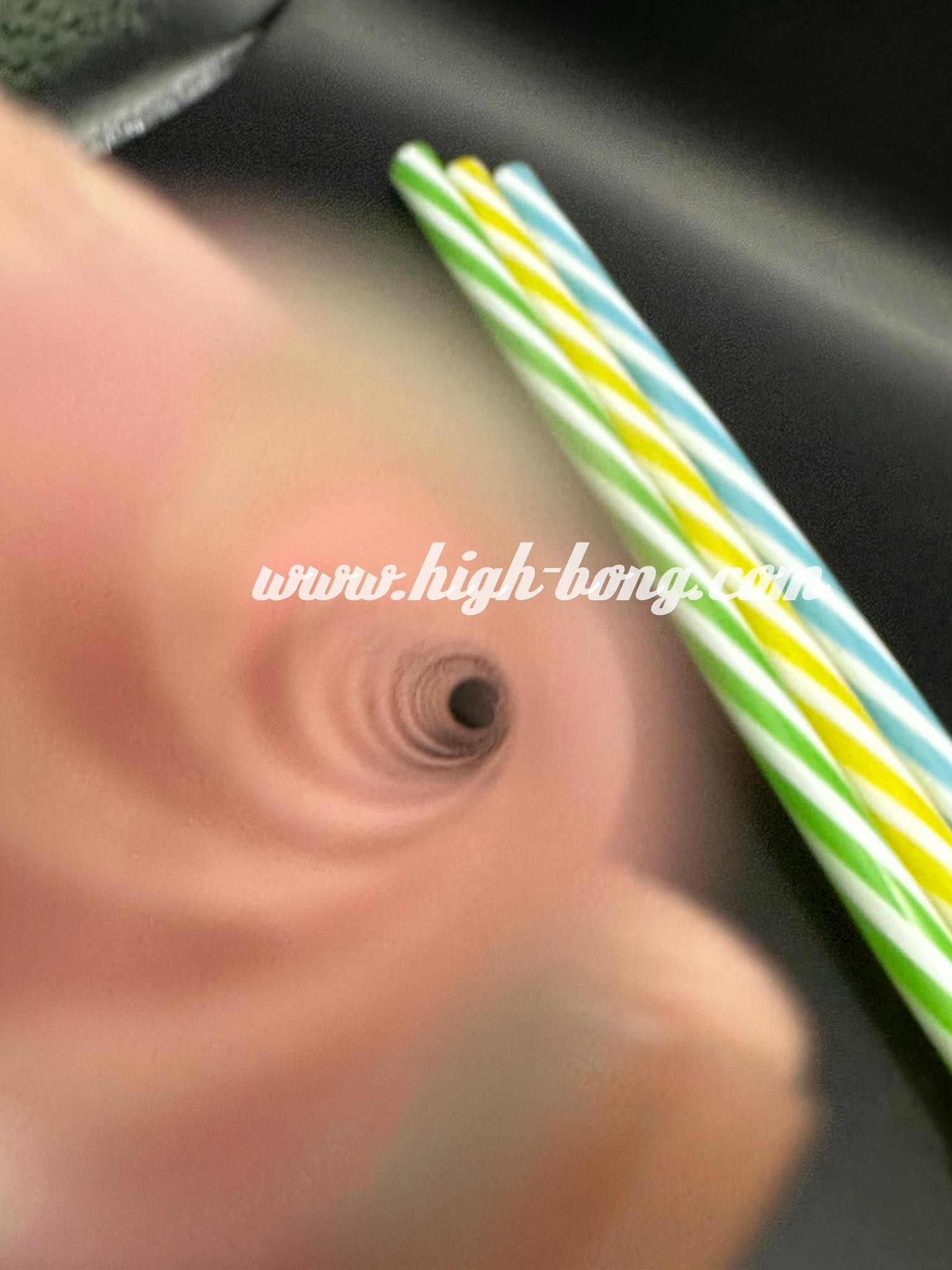 หลอดพลาสติกมีลาย