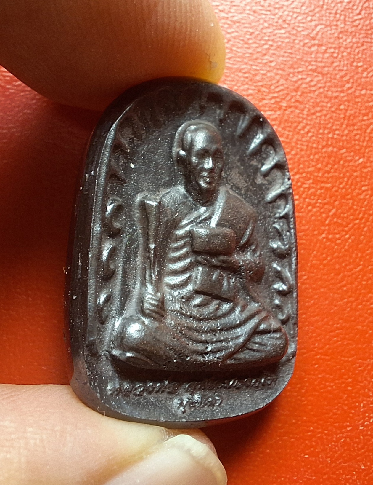 หลวงพ่ออุทัย วัดเกาะตาพุด(ศรีมฤคทายวัน) รูปเหมือนแกะ จากแร่เหล็กไหลเขาอึมครึม(องค์ที่1)