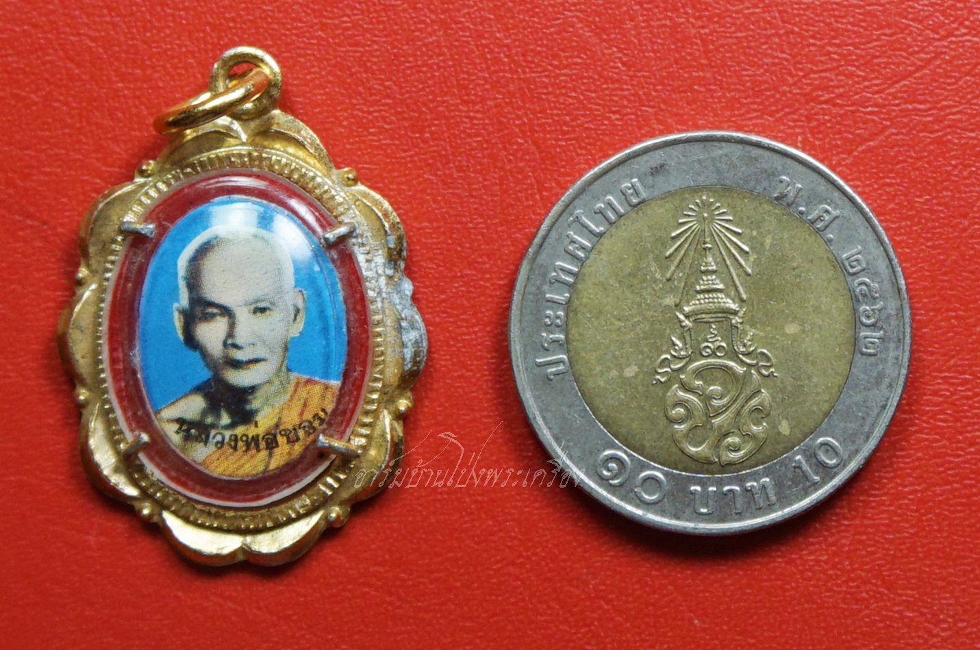 หลวงพ่อขอม วัดไผ่โรงวัว ล๊อกเก็ท แมงกะบี้(องค์ที่1)