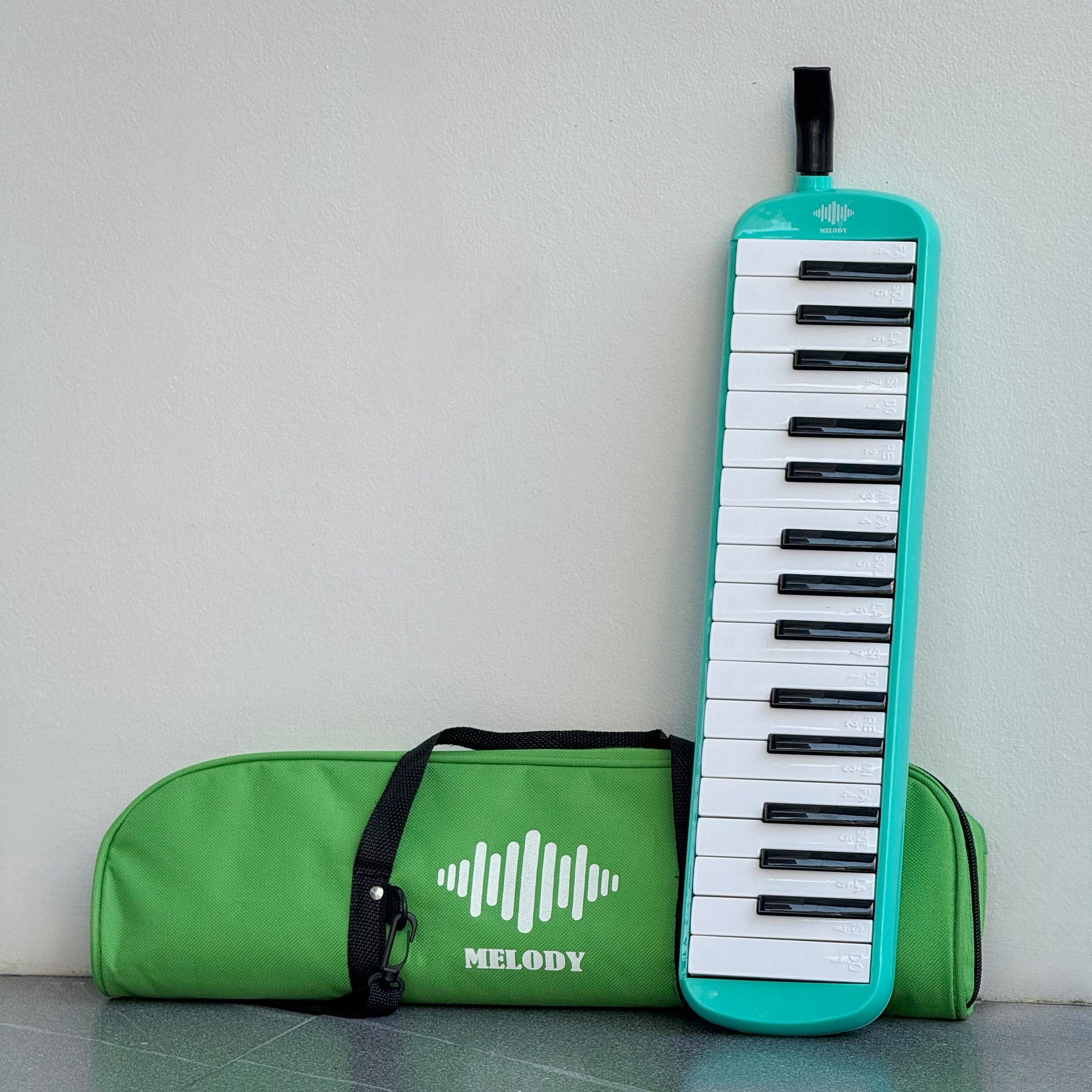 เมโลเดี้ยน Melody 32 คีย์ 5 สี มาตรฐานโรงเรียน ของแถม ปากเป่า สายเป่า ผ้าเช็ดเมโลเดียน และกระเป๋า