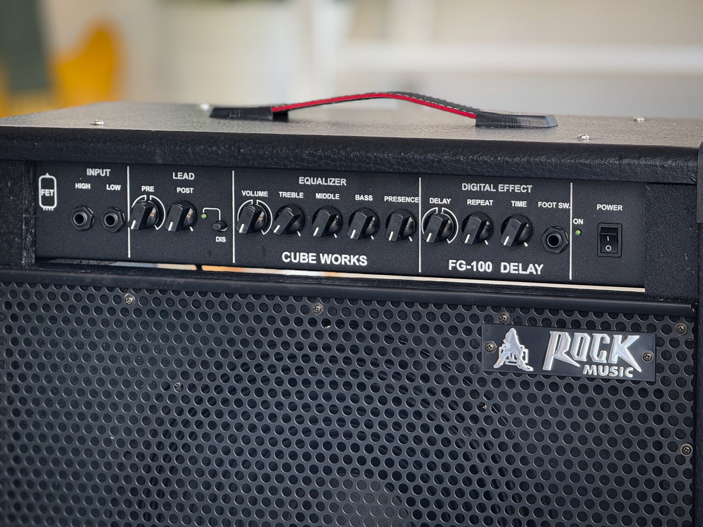 แอมป์กีต้าร์ไฟฟ้า Rock FG-100BT ทรงเอียง ขนาด 100 วัตต์ ดอก 12" Electric Guitar Ampifier มีบลูทูธ เสียบกีตาร์ 2 ช่อง เอฟเฟคในตัว