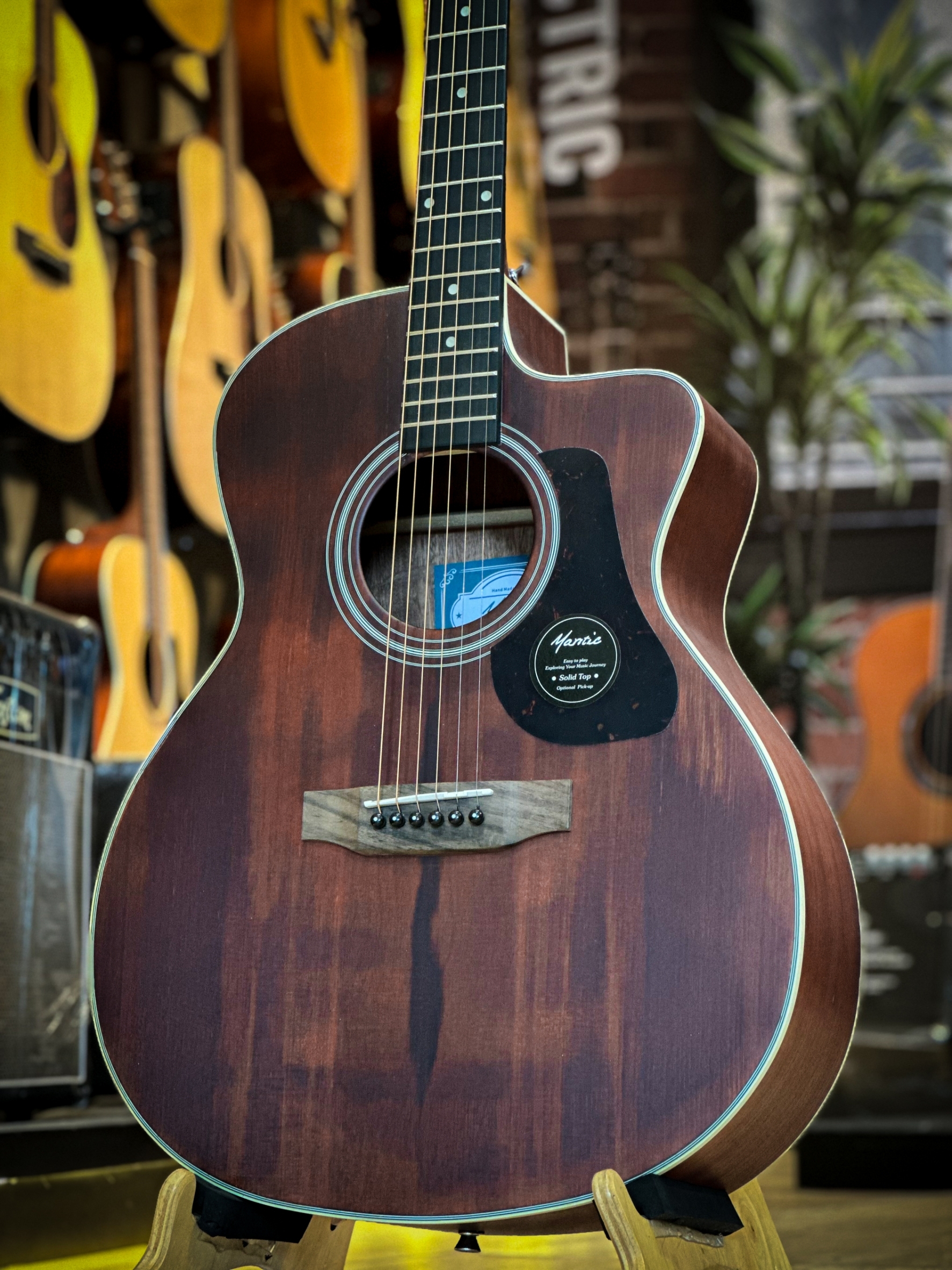 กีต้าร์โปร่ง Mantic GA-10SC หน้าไม้แท้ Top Solid ทัชชิ่งดี ขนาด 40 นิ้ว พร้อม กระเป๋า ปิ๊ก4อัน ใบคอร์ด ประแจ คาโป้