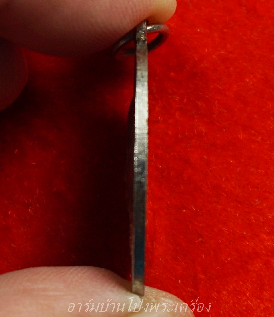 หลวงพ่อโต๊ะ วัดทำนบ รุ่นแรก ปี๒๕๑๓ เนื้อกะไหล่เงิน(องค์ที่4)