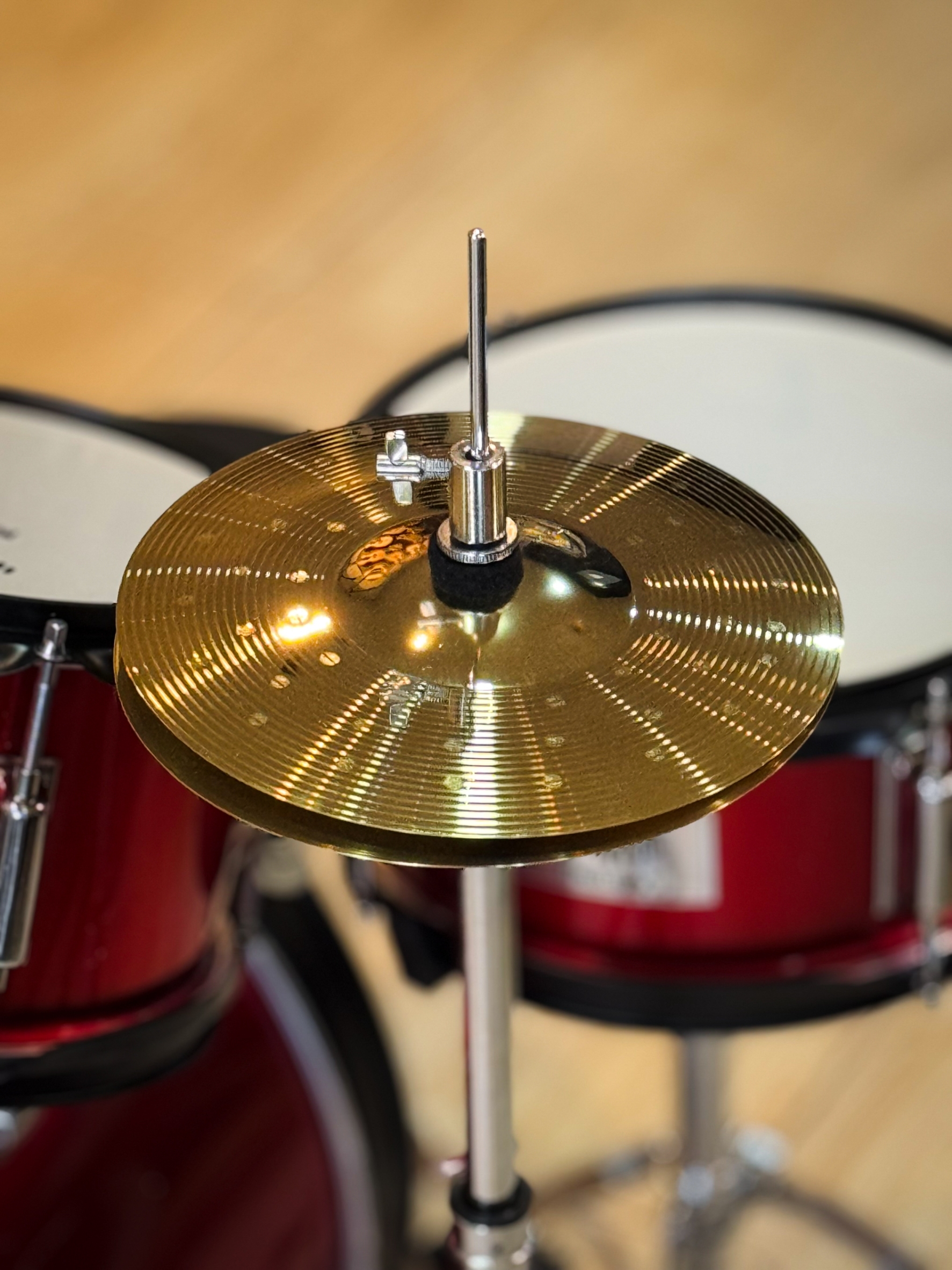 กลองชุดเด็ก MELODY สีแดง กลองชุด 5 ใบ พร้อมอุปกรณ์ครบชุด ขอบโครเมียม แถมฟรี เก้าอี้กลอง+ไม้กลอง!!