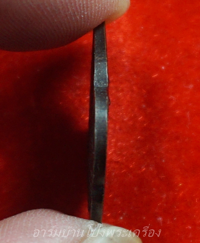 หลวงปู่จันทร์ วัดบ้านยาง เหรียญดอกจิก รุ่นไร้ห่วง เนื้อทองแดง(องค์ที่1)