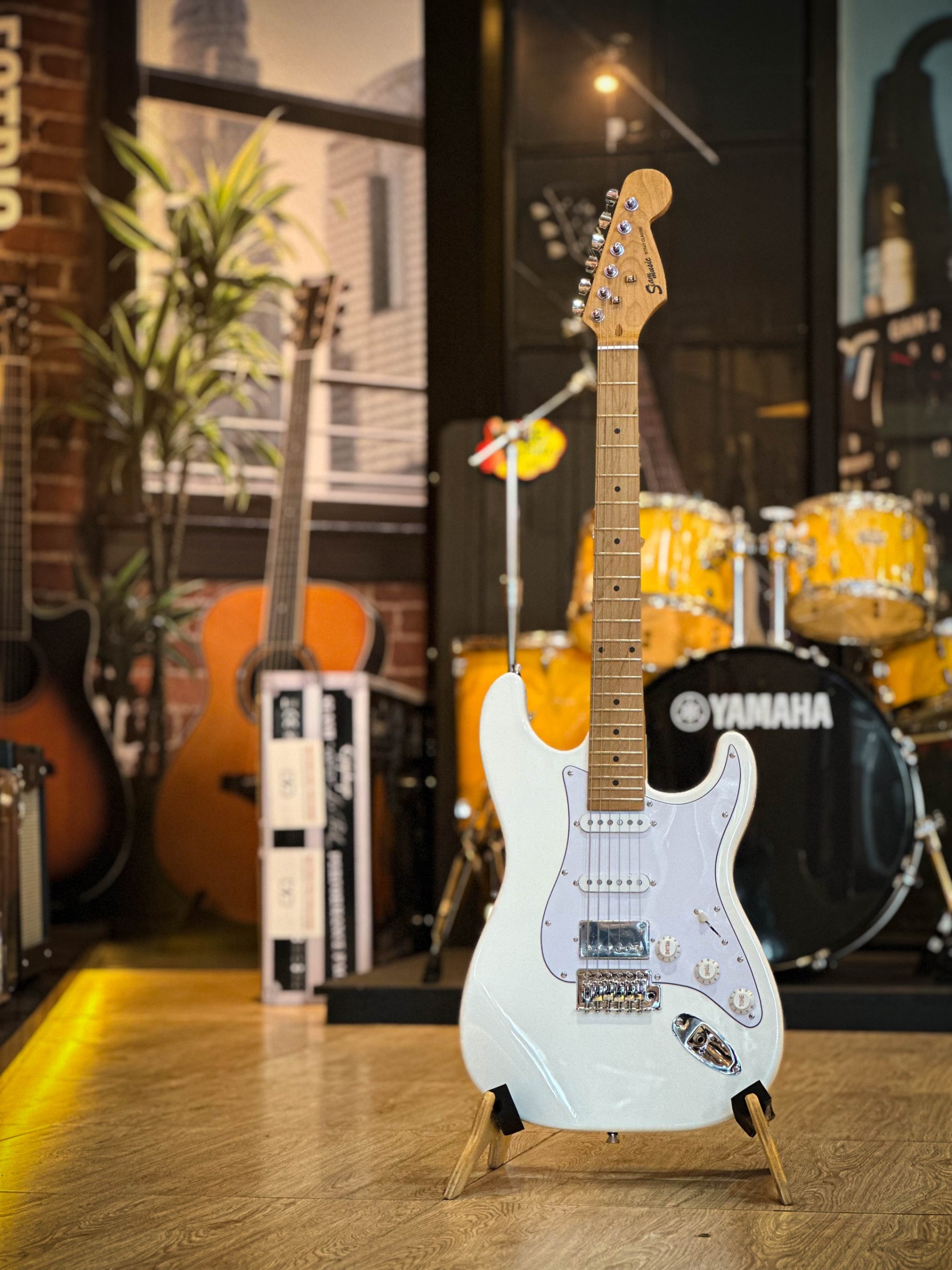 Siam music กีต้าร์ไฟฟ้า รุ่น SM-02R HSS (คอเผา) กีตาร์ไฟฟ้า สีขาว แถมฟรี กระเป๋า/สายแจ็ค/ปิ๊ก2อัน