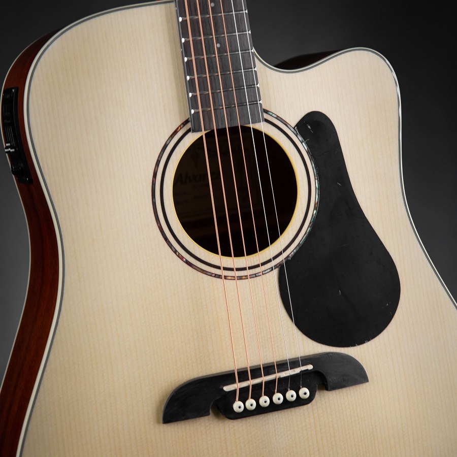 กีต้าร์โปร่งไฟฟ้า Alvarez RD26CE