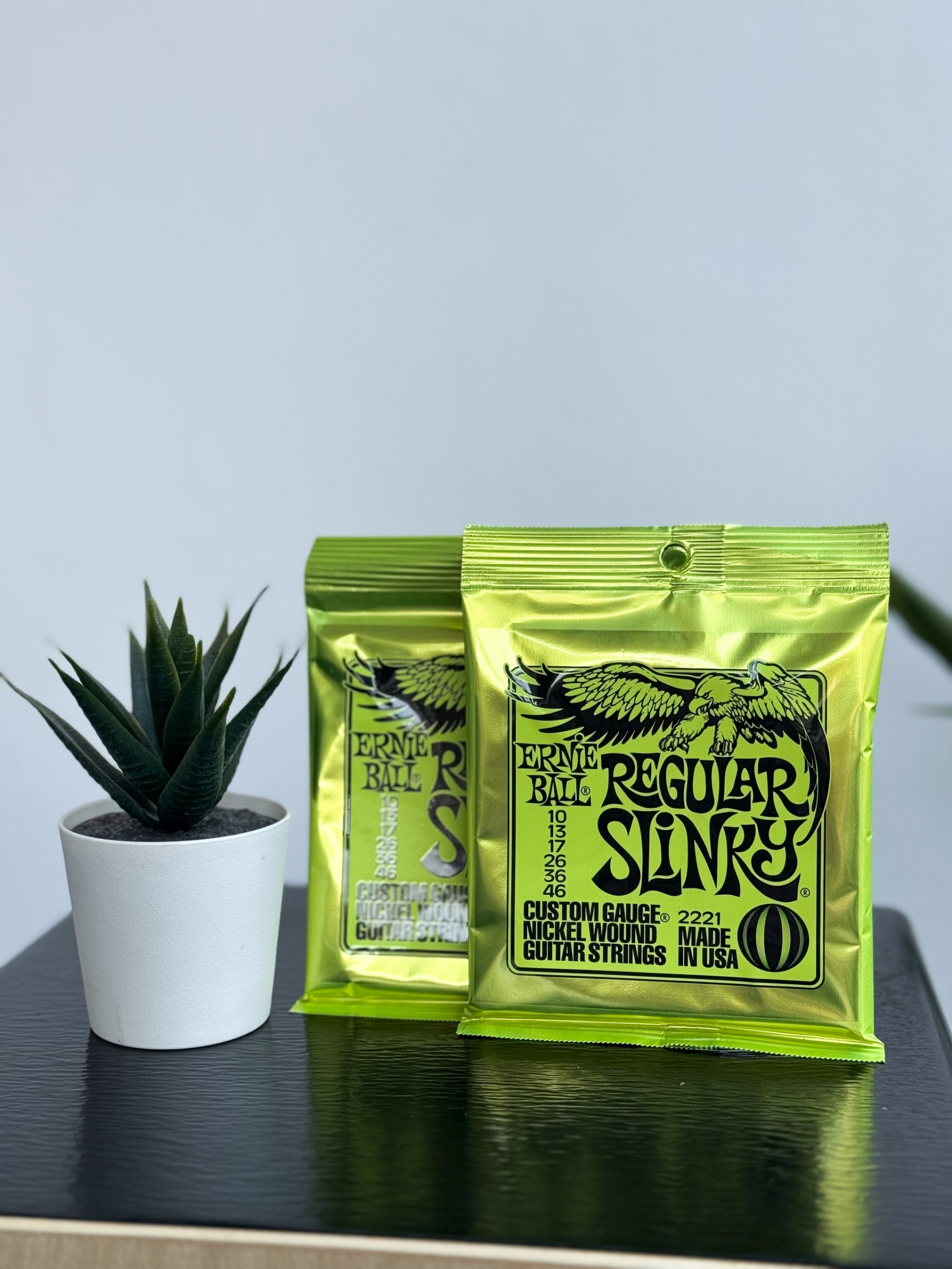 สายกีต้าร์ไฟฟ้า Ernie Ball รุ่น Regular Slinky เบอร์ 10-46 สายไฟฟ้า สายกีต้าร์ ของแท้ 100 % USA.