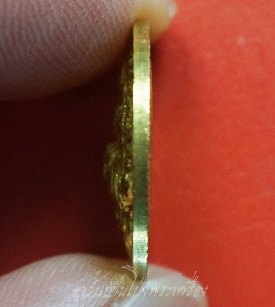 หลวงพ่อหวล วัดชาวเหนือ เสือคาบดาบ(กันชง) ปี๒๕๔๙ พิมพ์เล็ก กะไหล่ทอง(องค์ที5)