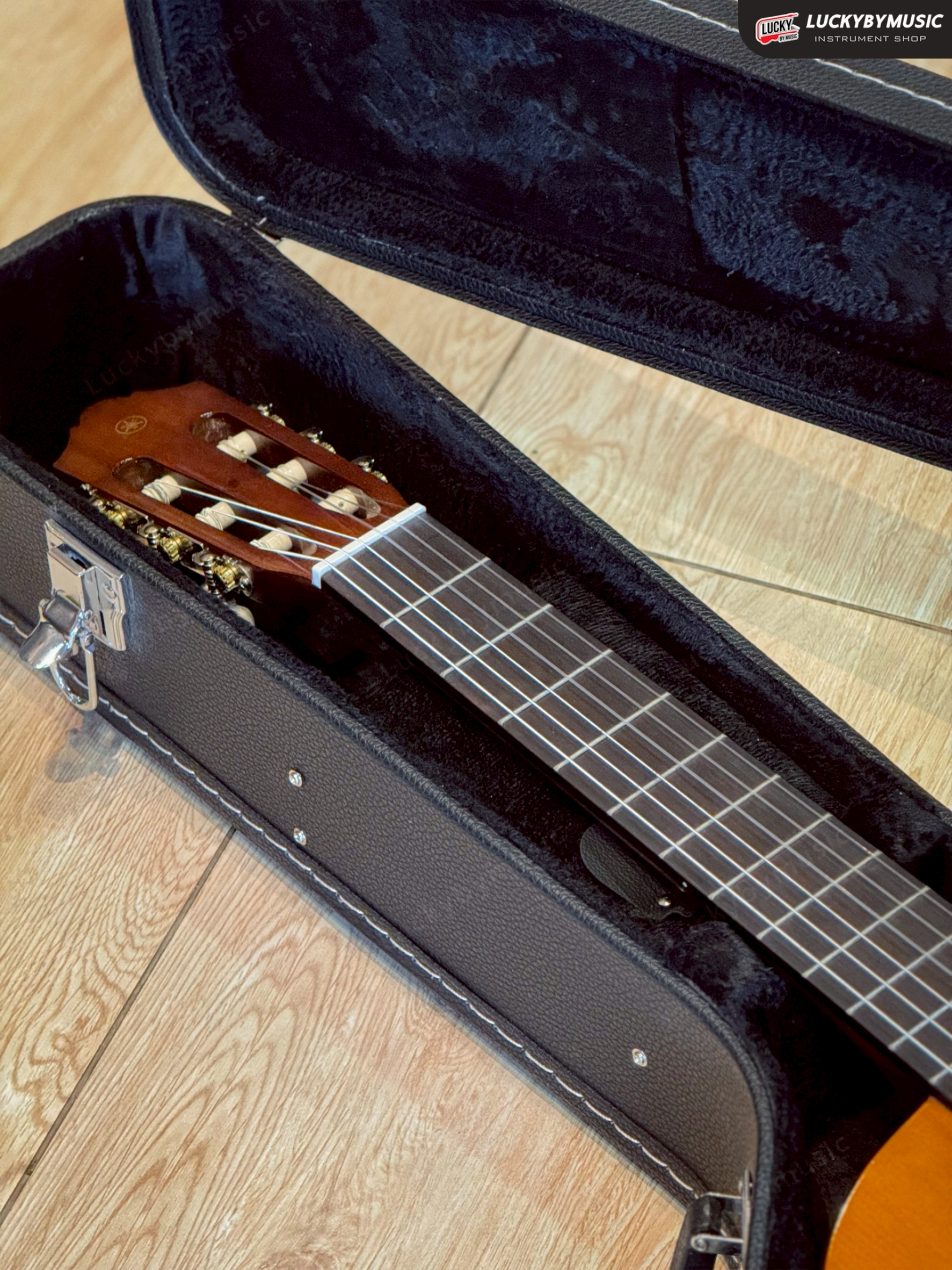 Hard Case ฮาร์ดเคสกีตาร์คลาสสิค ขนาด 40 นิ้ว วัสดุแข็งแรง บุด้านในกำมะหยี่ สีดำ