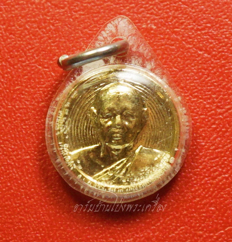 เม็ดกระดุม หลวงพ่อแพ วัดพิกุลทอง จ.สิงห์บุรี เนื้อกะไหล่ทอง(องค์ที่2)