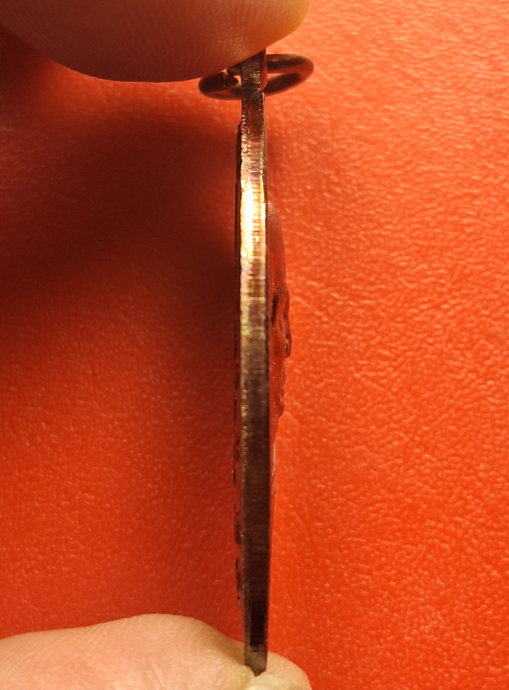 หลวงปู่แผ้ว ปวโร วัดกำแพงแสน ใบขี้เหล็ก ปี๒๕๕๗ เนื้อทองแดง บล๊อกนวะ ตอกโค้ต ส.ท.(สุดท้าย)(องค์ที่9)