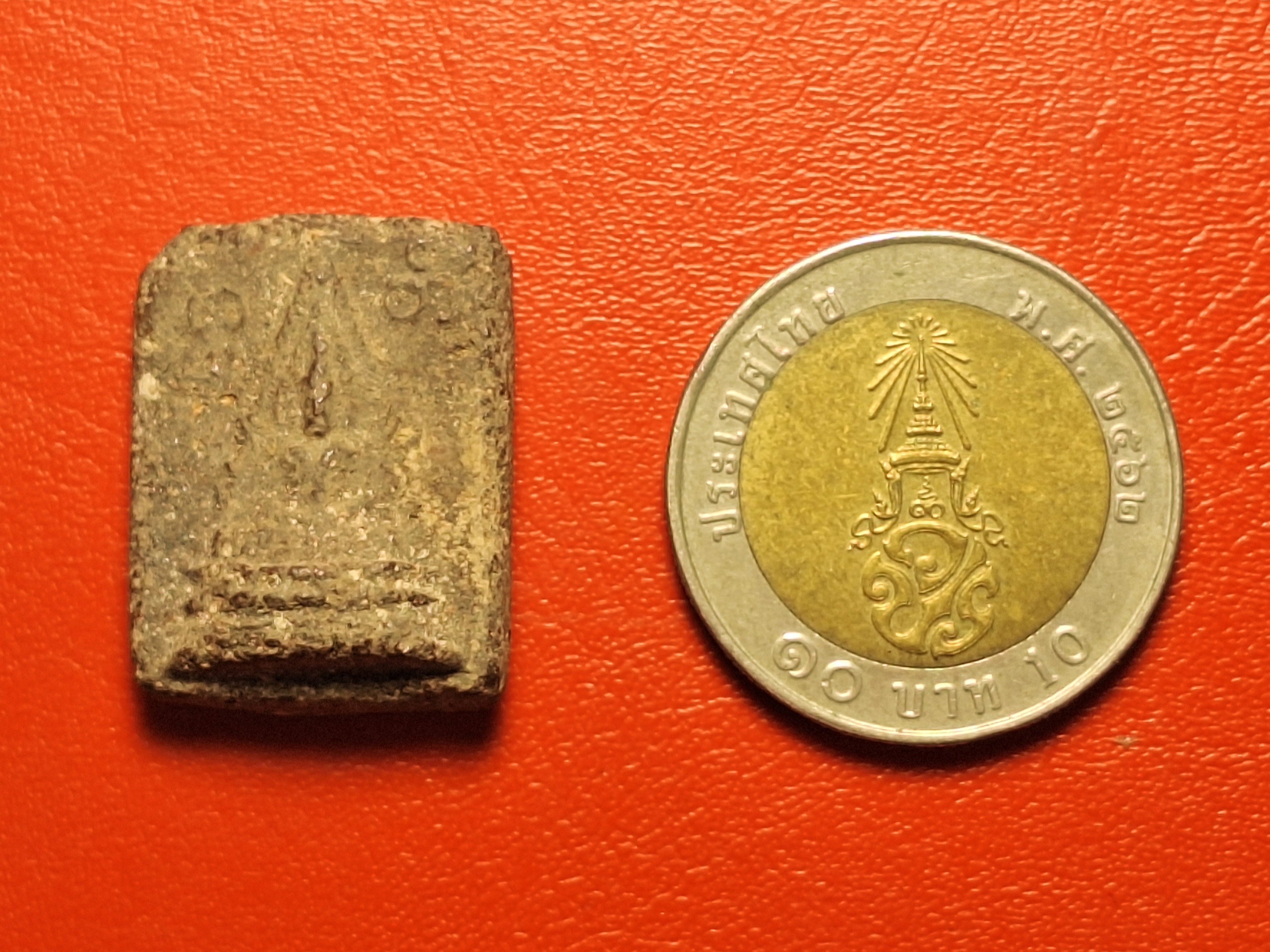 หลวงปู่อินทร์ วัดโบสถ์ พระพุทธชินราช ผงไคลเจดีย์ ปี๒๔๙๗ พิมพ์เล็ก ฐานสูง(องค์ที่1)